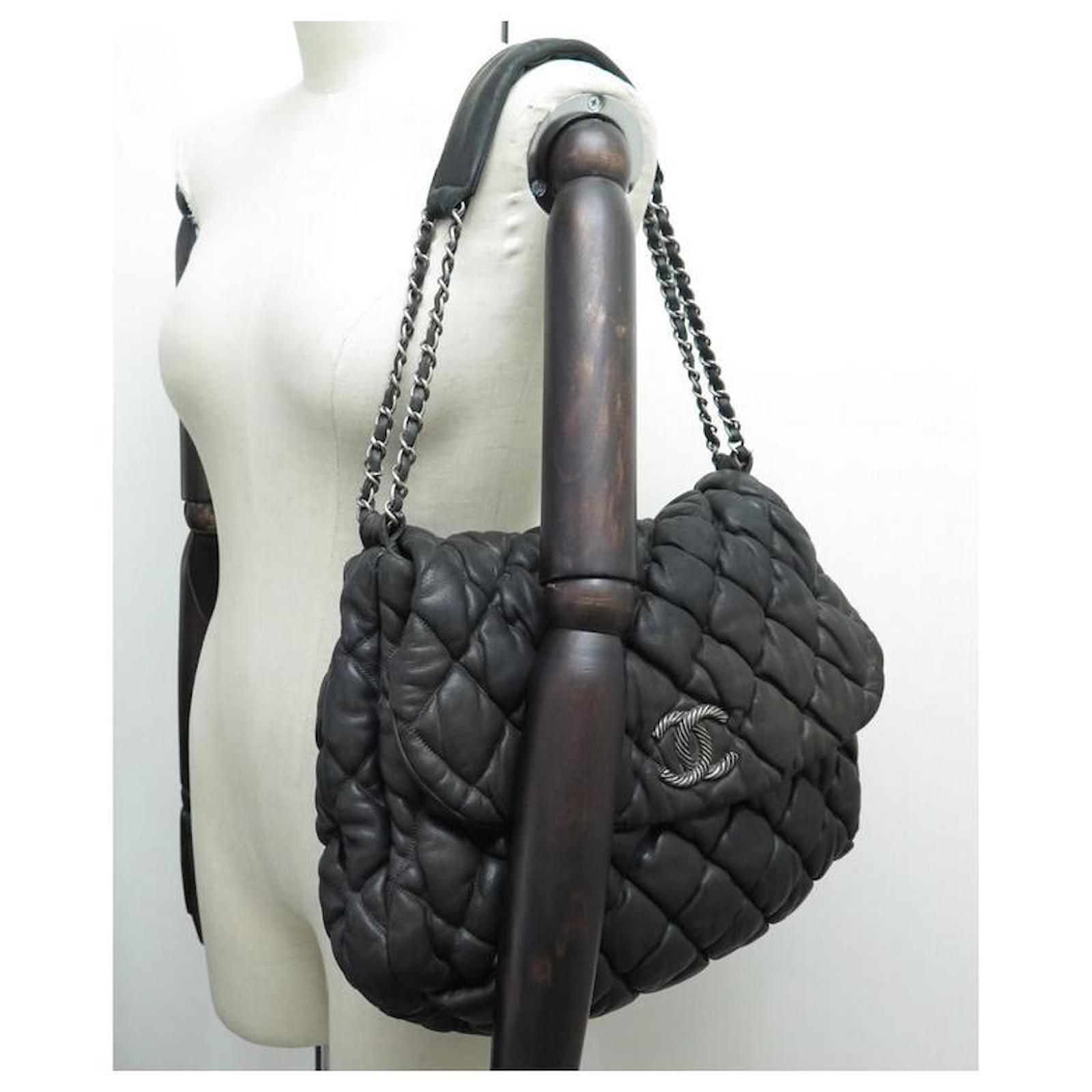 CHANEL HOBO HANDBAG IN BLACK QUILTED LEATHER LOGO CC QUILTED BAG PURSE ref. 517750 - Joli Closet