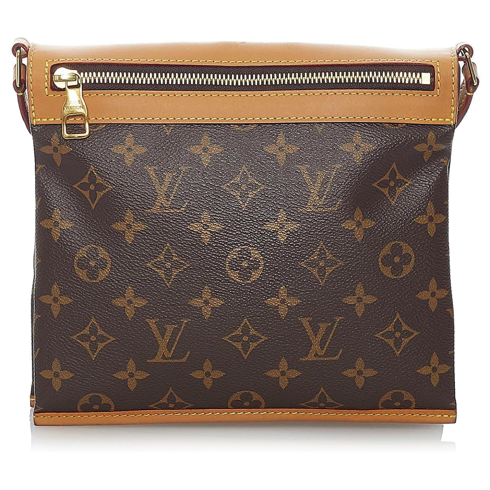 Louis Vuitton Monogram Saumur Messenger PM