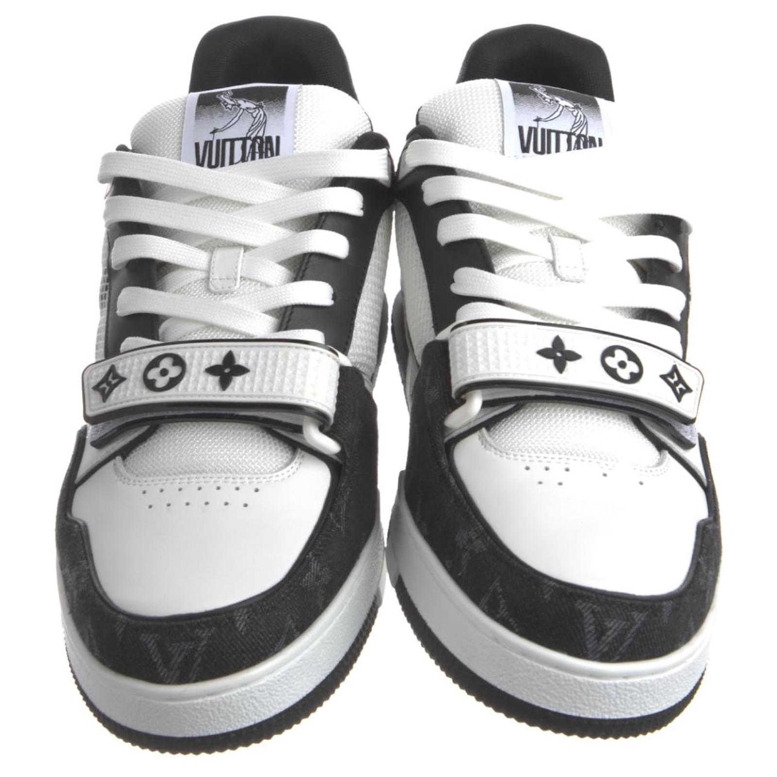 Louis Vuitton LV trainer Monogram Black White Leather ref.573209 - Joli  Closet