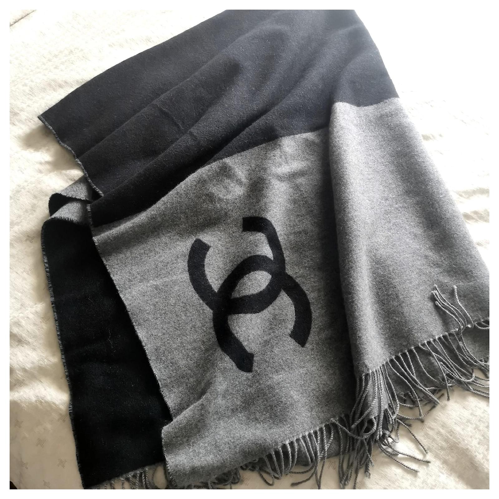 Wool scarf Chanel Grey in Wool - 22356248