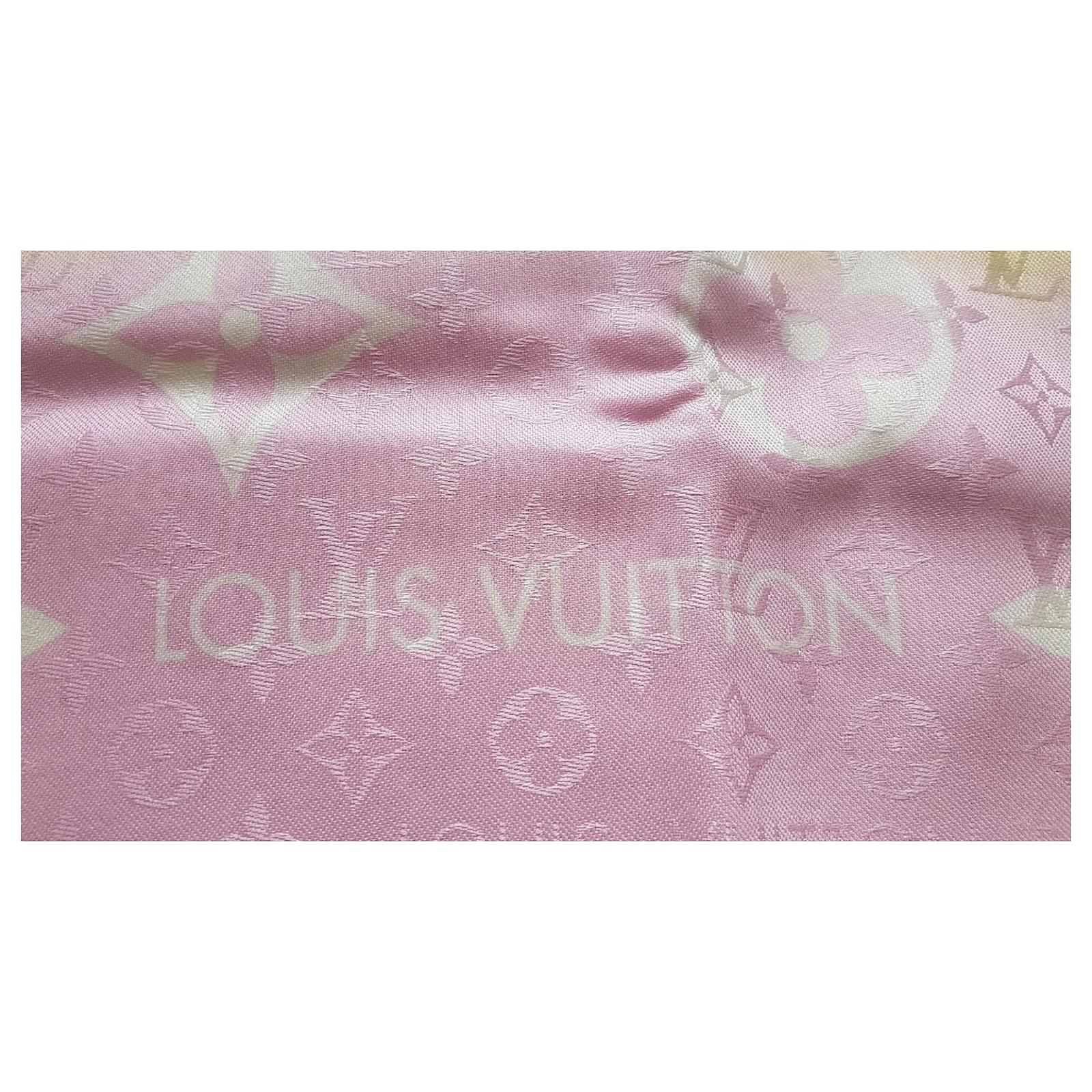 Louis Vuitton LV Shawl new Spring escale Khaki Silk ref.509135 - Joli Closet