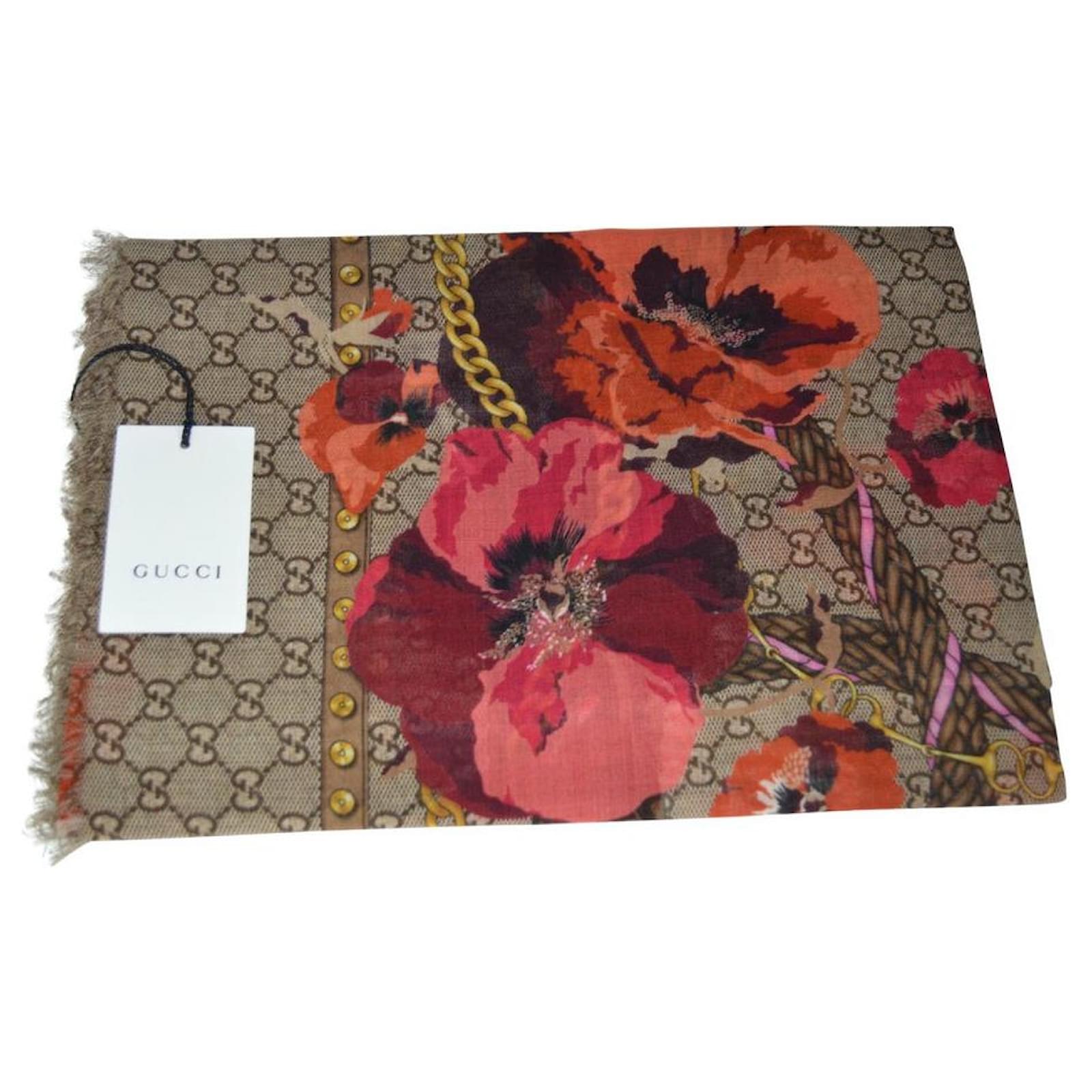 Gucci Stola gg supreme new flower print Multiple colors Wool ref.521911 ...