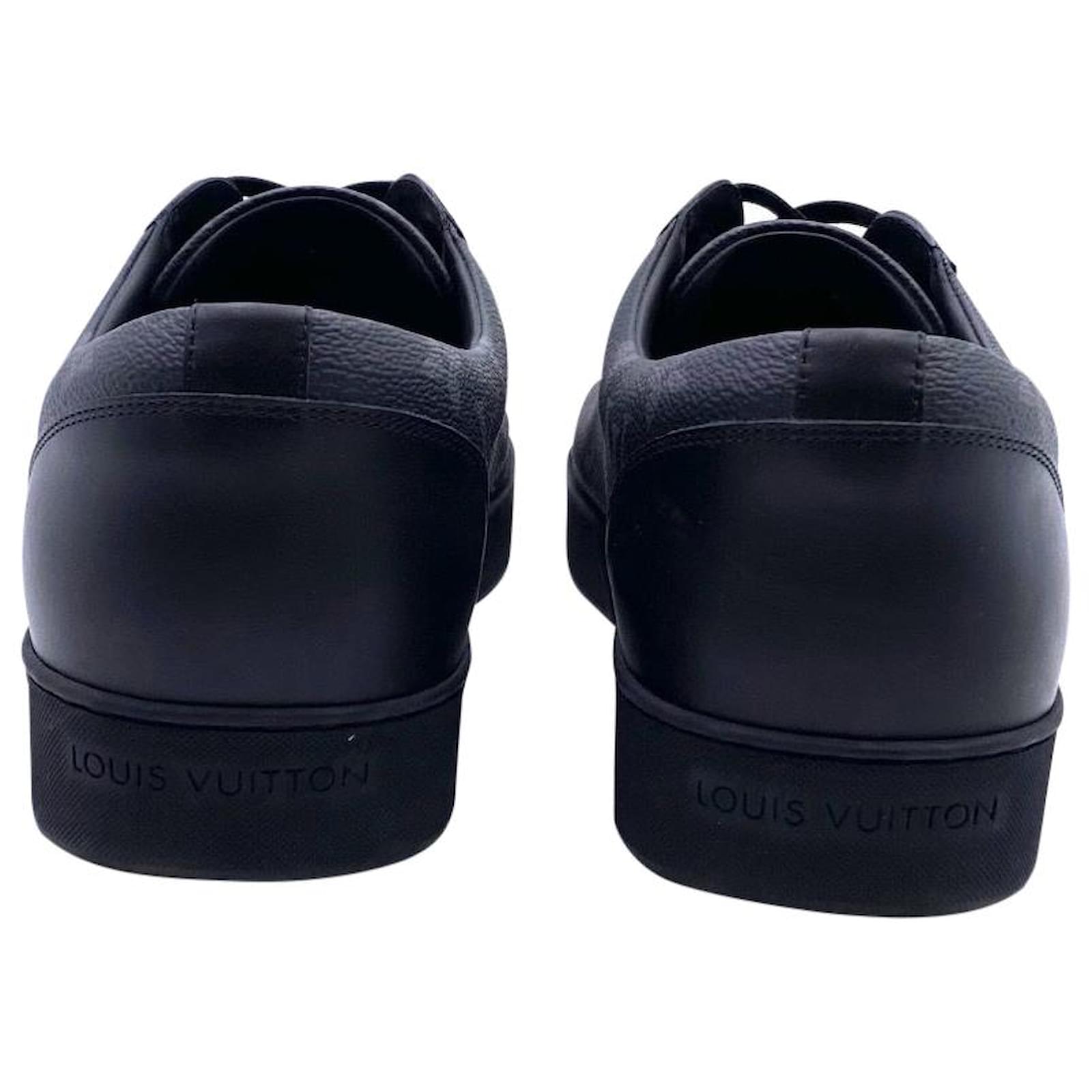Louis Vuitton sneakers in black monogram canvas with black leather trim  Cloth ref.522293 - Joli Closet