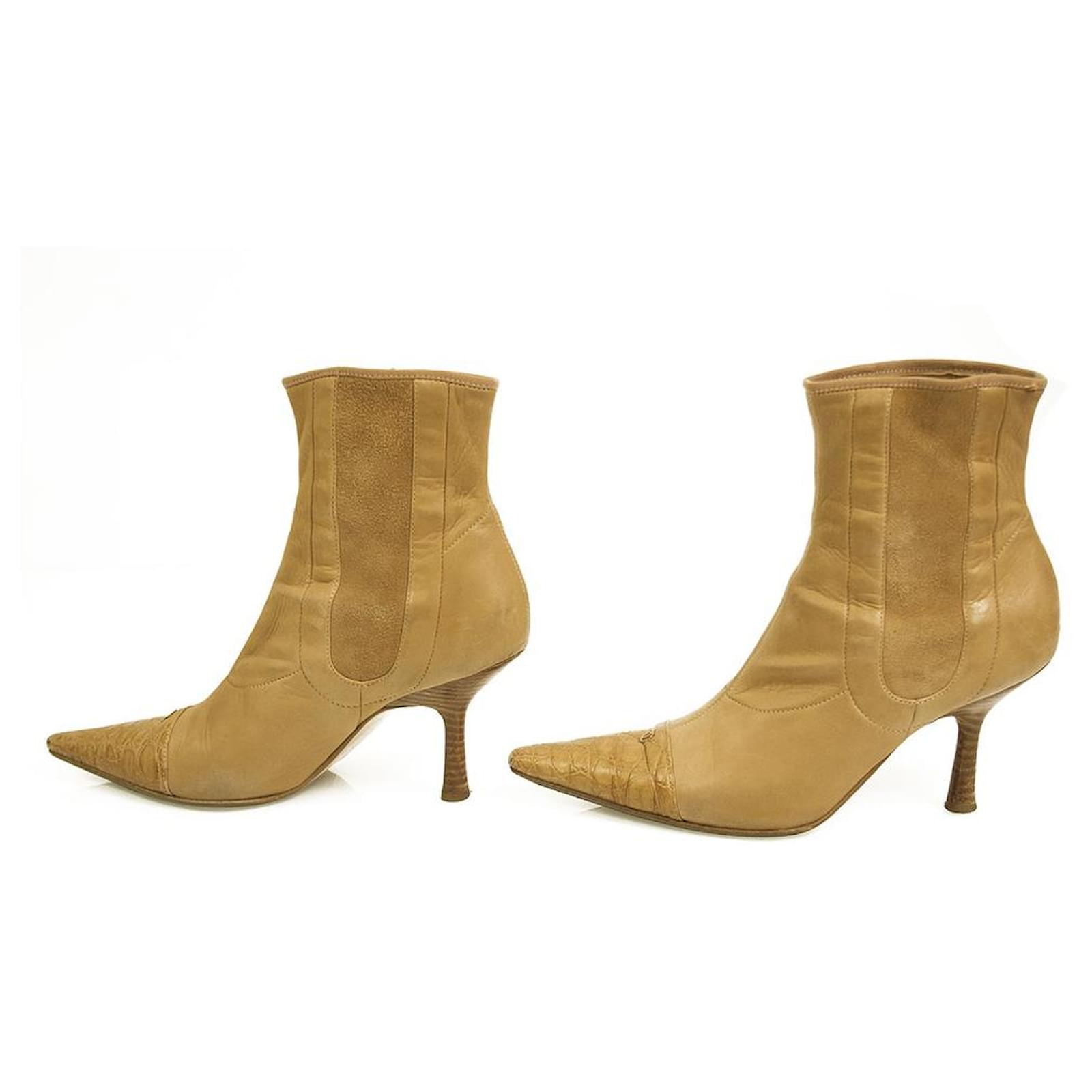CHANEL Tan leather with croc embossed cap toe suede ankle boots pointed  heels 37 Beige ref.525027 - Joli Closet