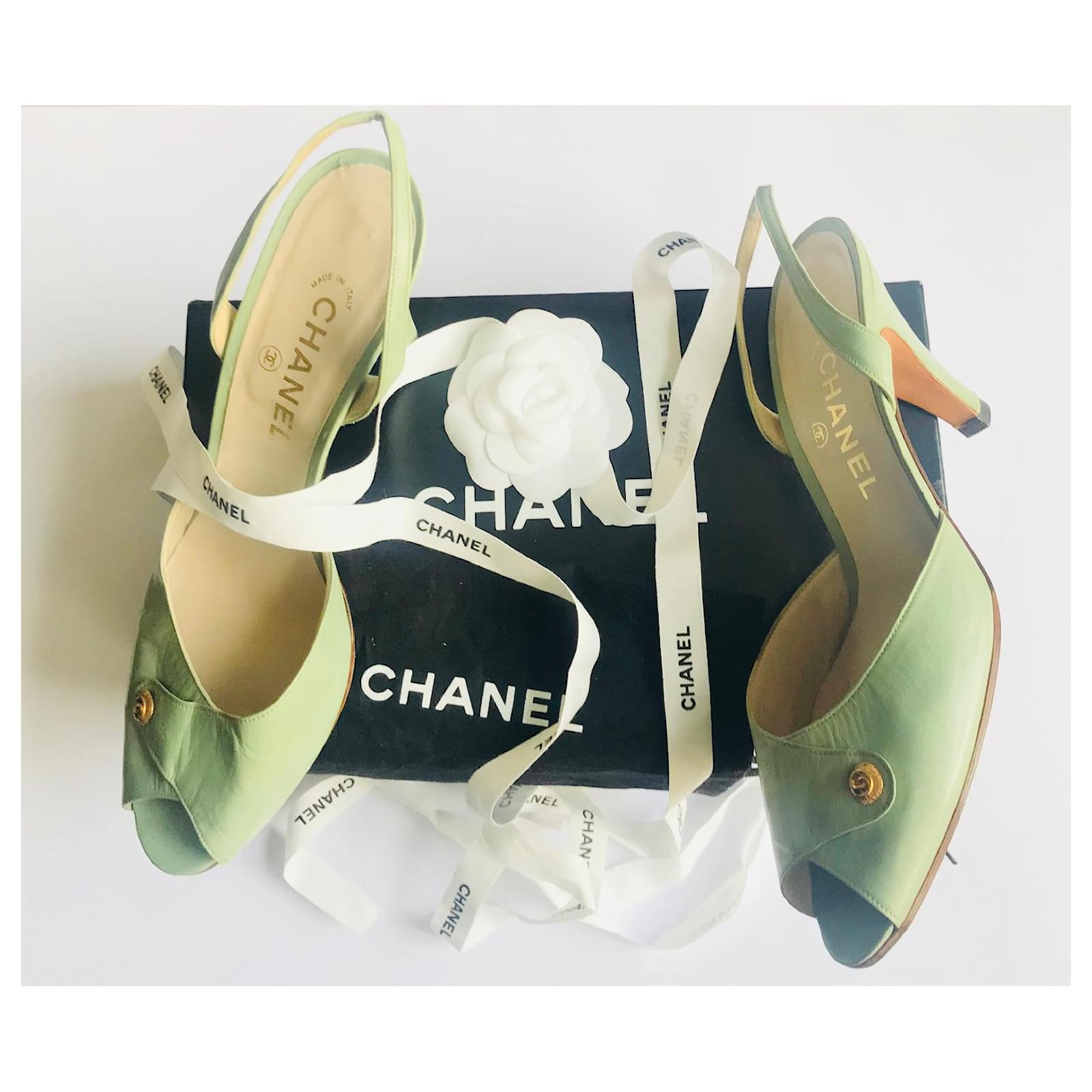CHANEL ベージュ寄りのモスグリーン リボン付きハイヒール CHANEL シャネル バイカラーパンプス ヒール リボン スクエア34