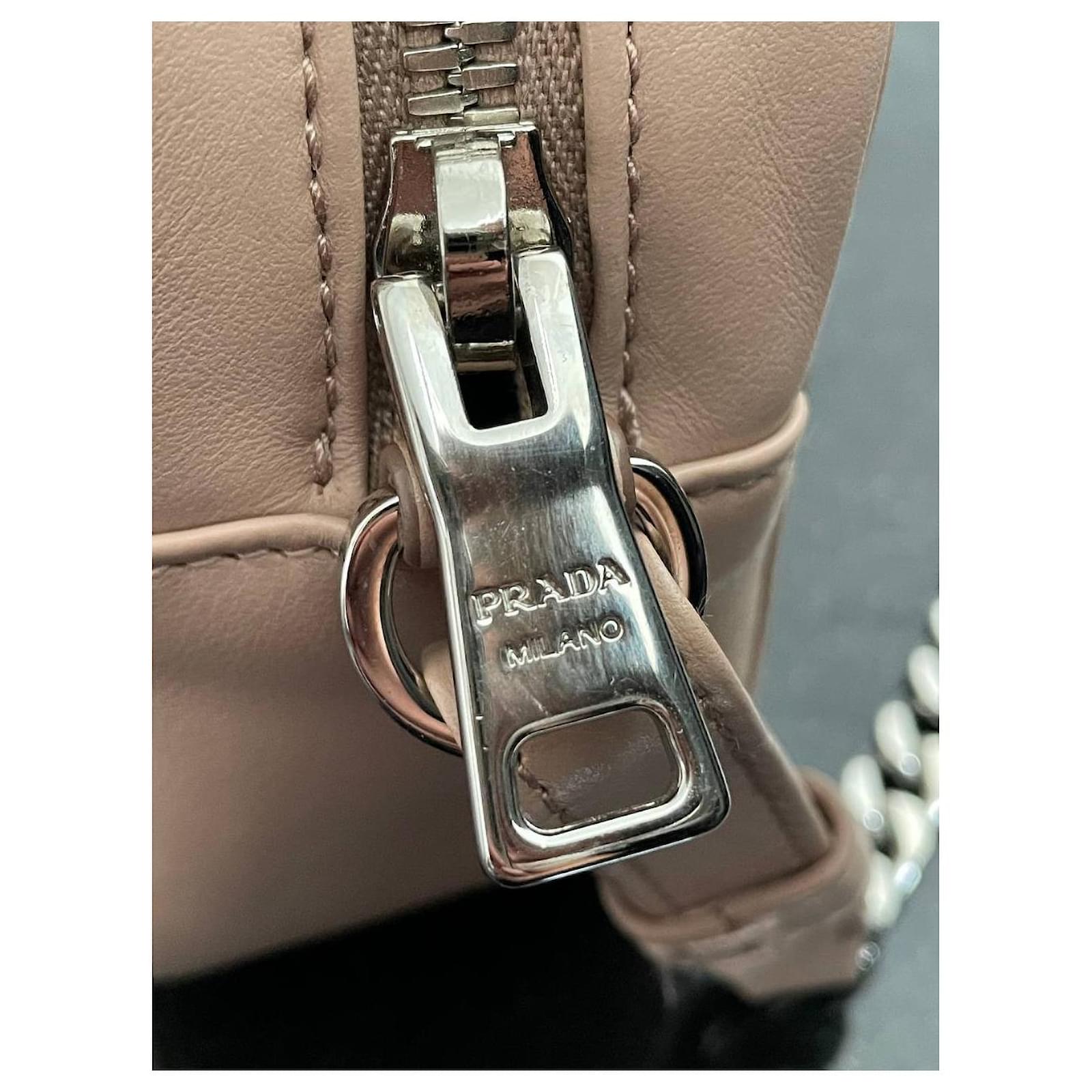 Diagramme leather crossbody bag Prada Pink in Leather - 36904086
