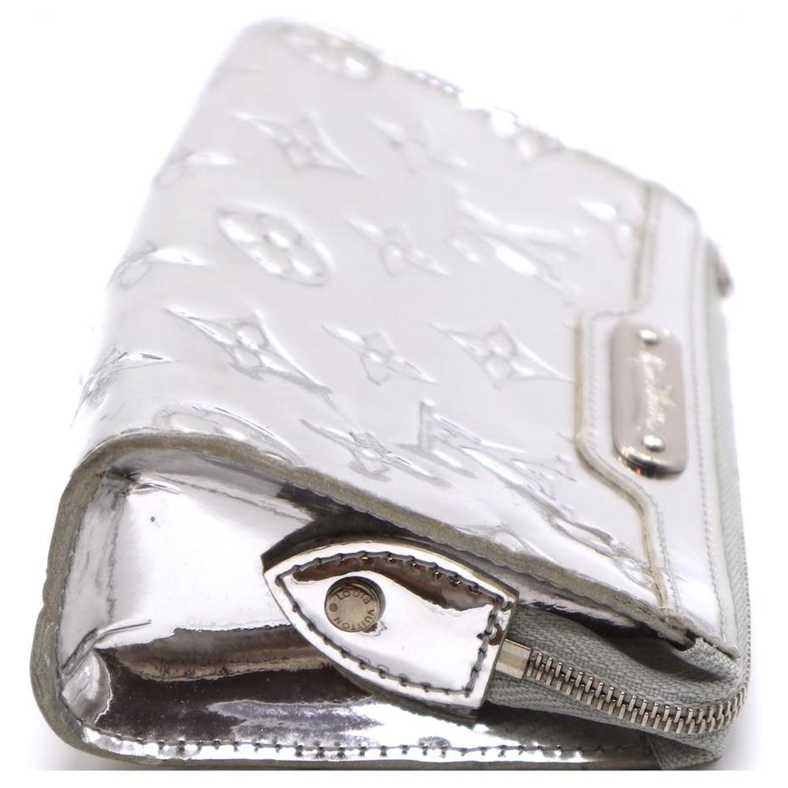 Louis Vuitton Cosmetic Clutch Trousse Silver Mirror Monogram Pvc Silvery  Plastic ref.528761 - Joli Closet