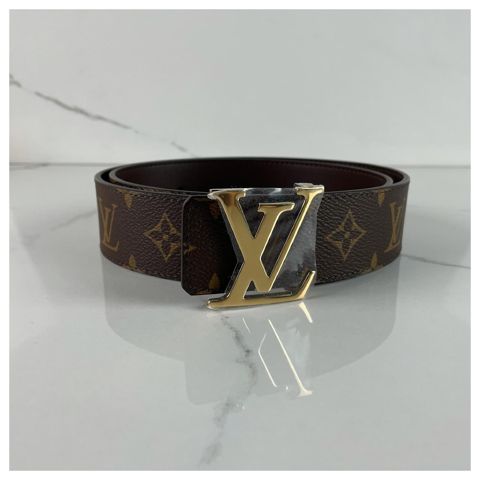 Cintura Louis Vuitton con iniziali LV nera opaca 40MM