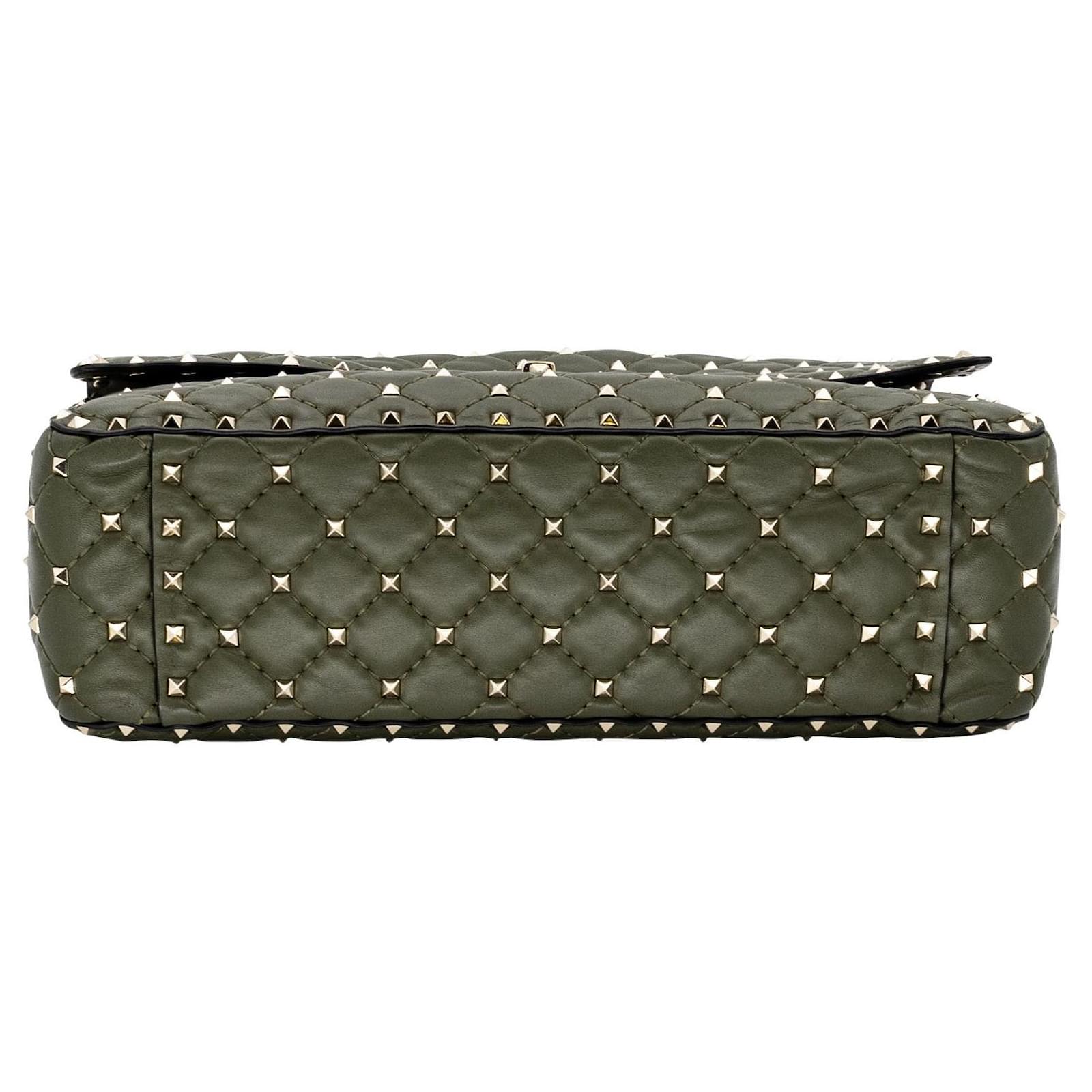 Sac Valentino Garavani Rockstud Spike GM en vert kaki avec m?�tal dor?� Cuir ref.530592 - Joli Closet
