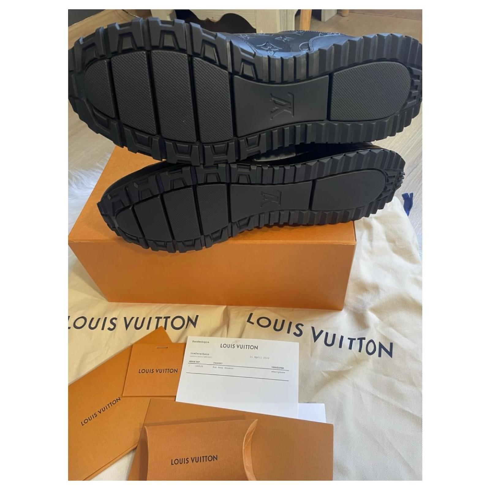 Louis Vuitton SNEAKER RUN AWAY Black Grey Leather ref.533986 - Joli Closet