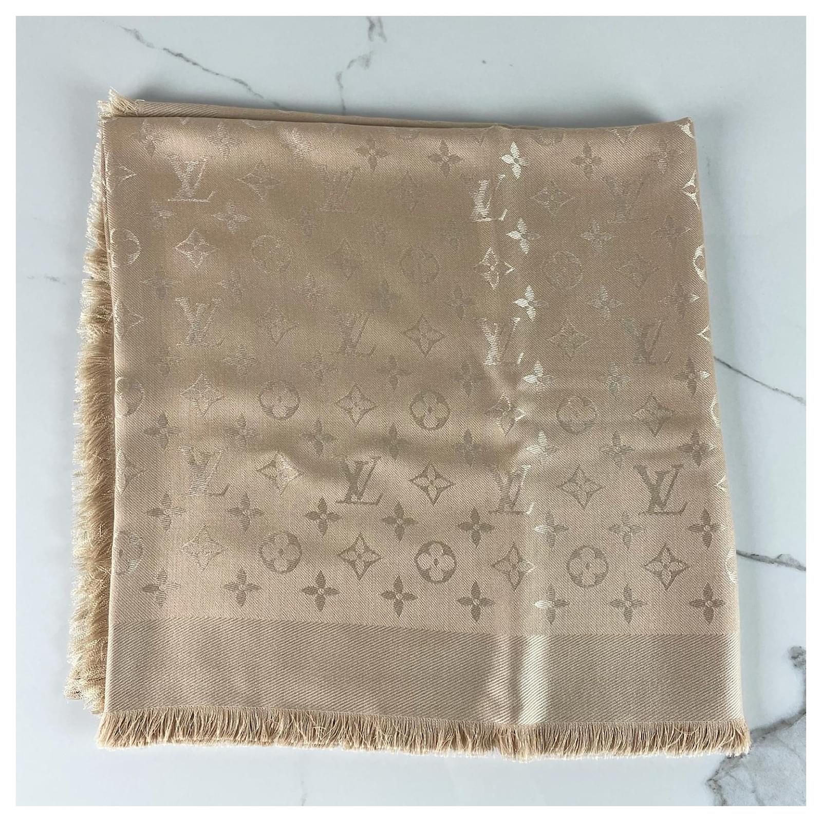 Louis Vuitton Monogram Shawl Beige Silk ref.538641 - Joli Closet