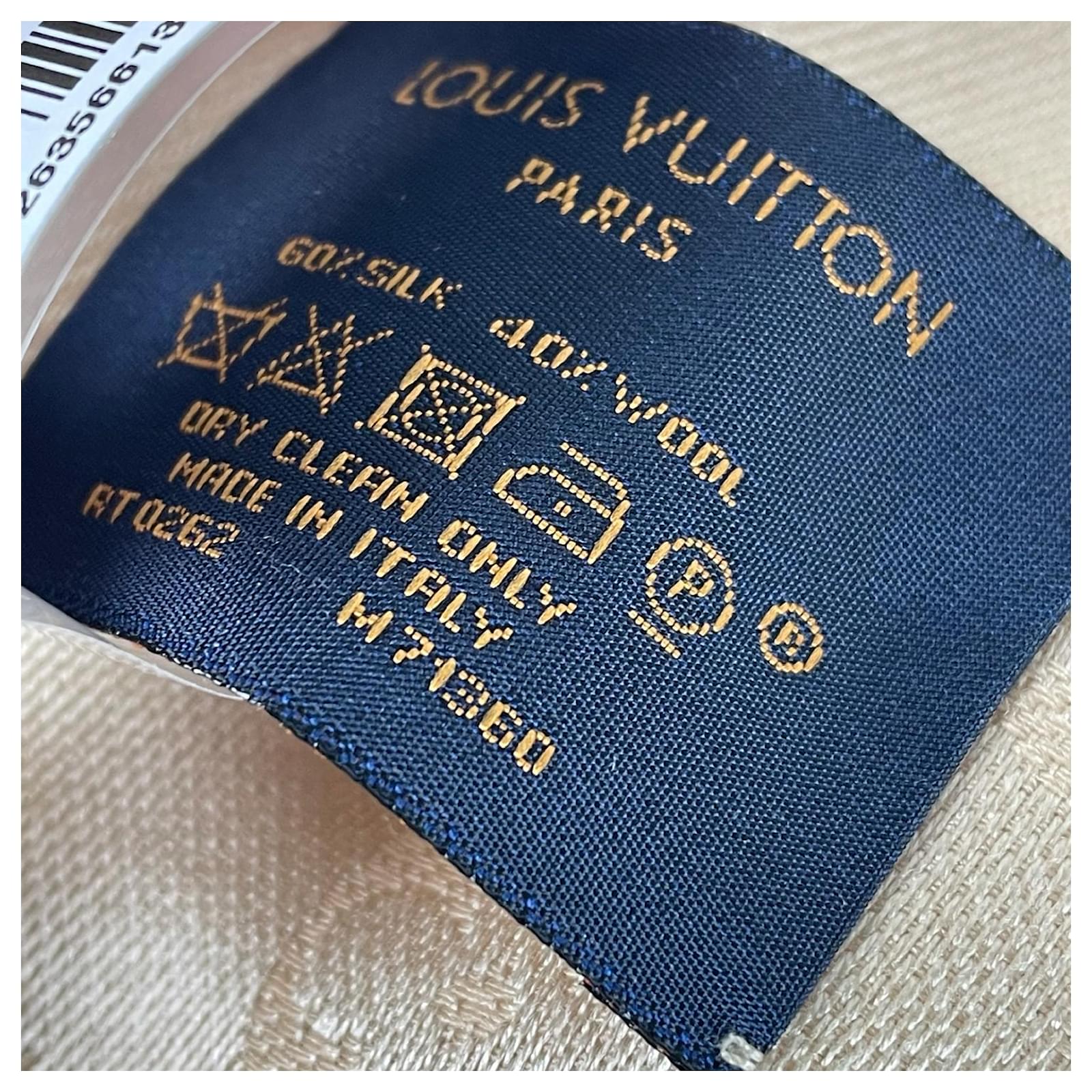 Louis Vuitton Monogram Shawl Beige Silk ref.538641 - Joli Closet