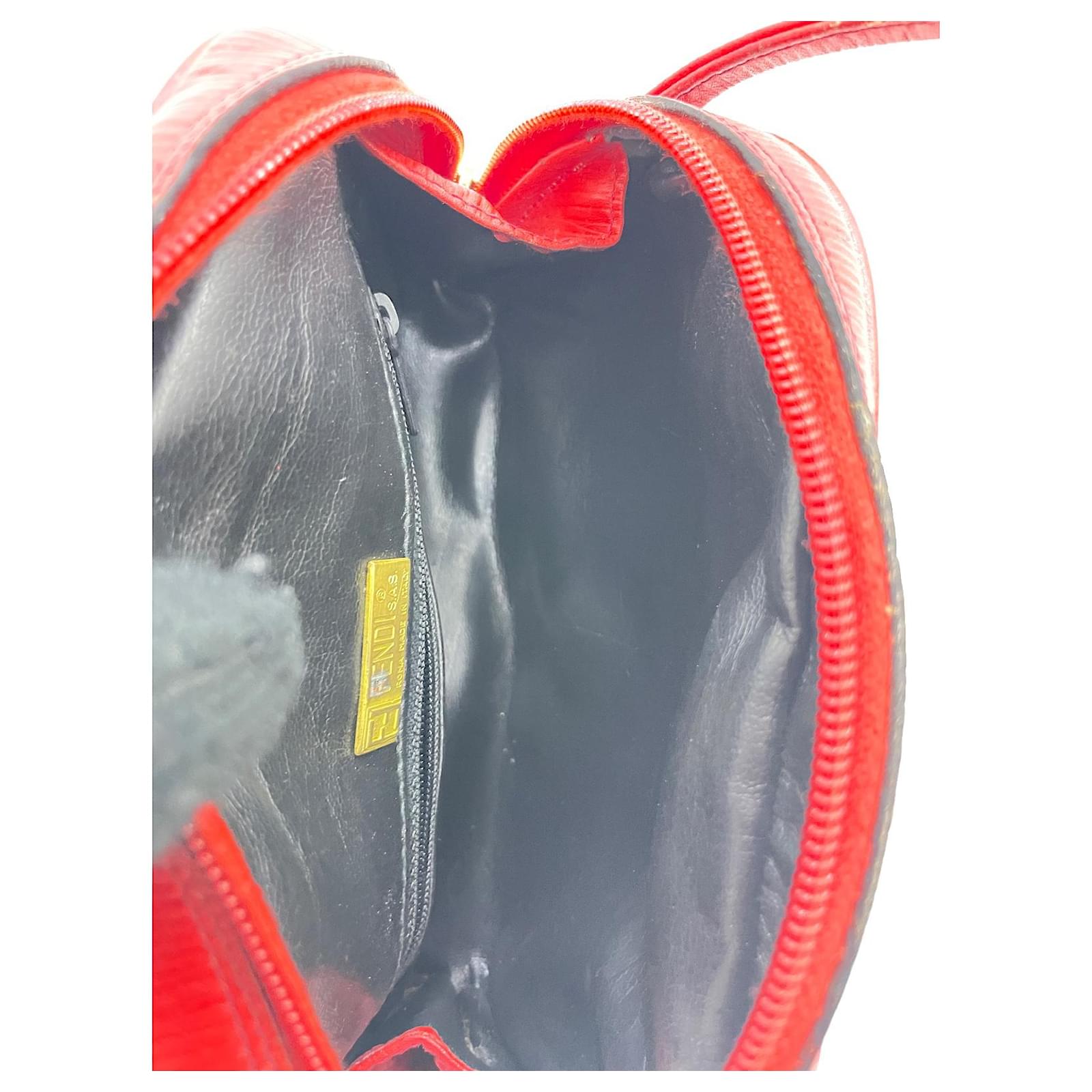 Fendi Vintage crossbody bag Red Cloth ref.538657 Joli Closet