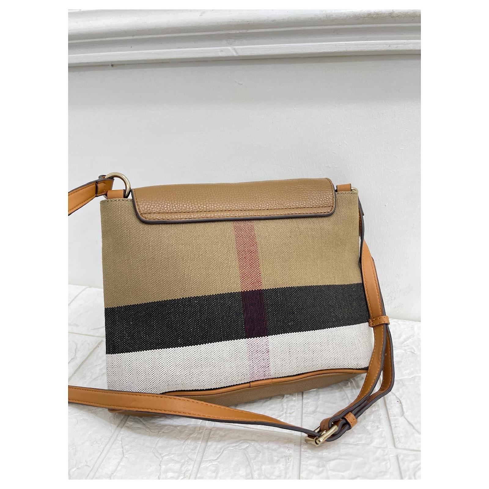 Burberry gowan hot sale crossbody bag