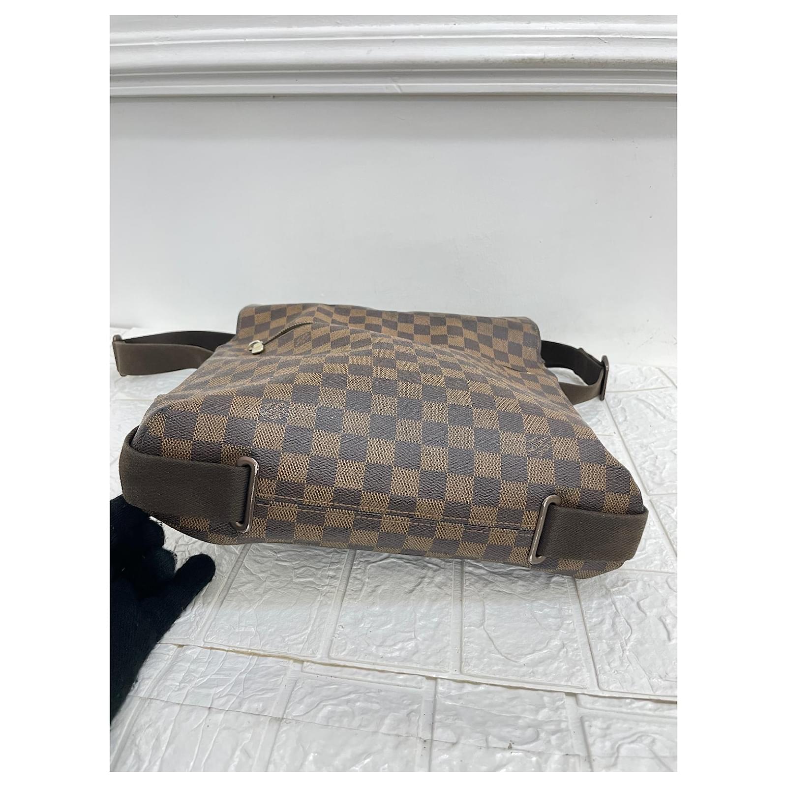 Louis Vuitton Brooklyn crossbody bag Brown Cloth ref.538664 - Joli Closet