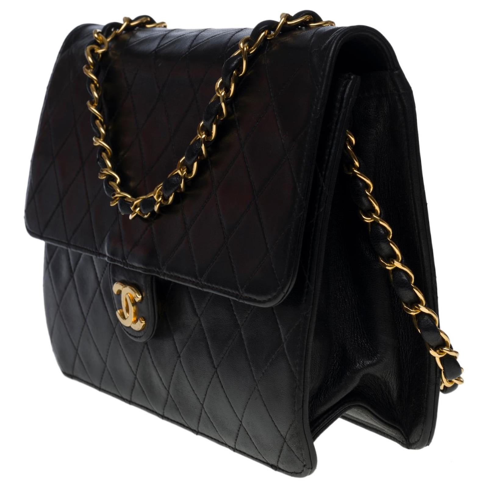 Timeless Very chic Chanel Pochette Classique Medium flap bag in