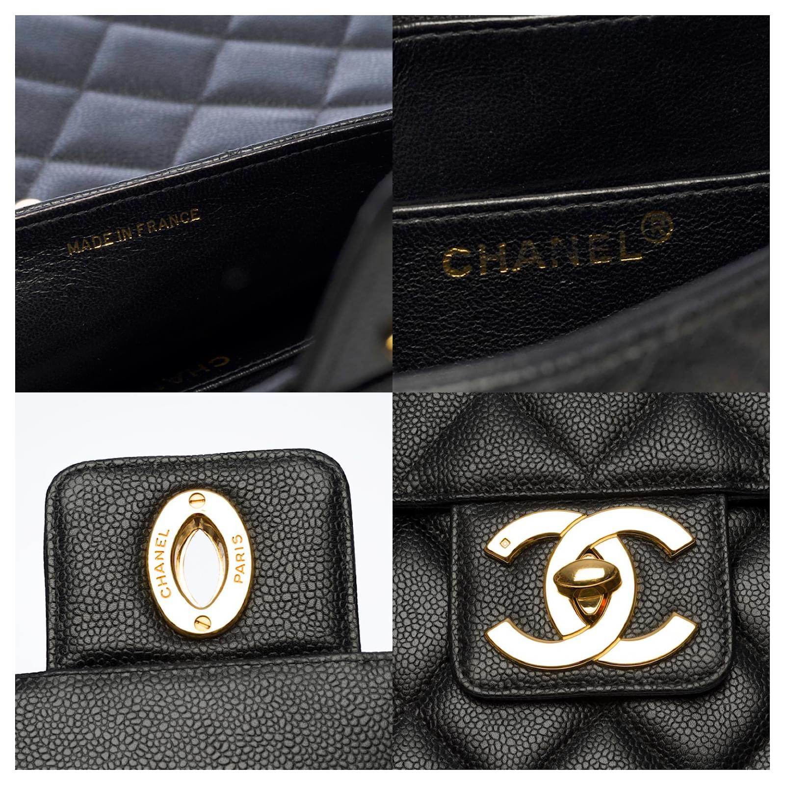 Elegant vintage Chanel Document Holder in black quilted caviar leather,  garniture en métal doré