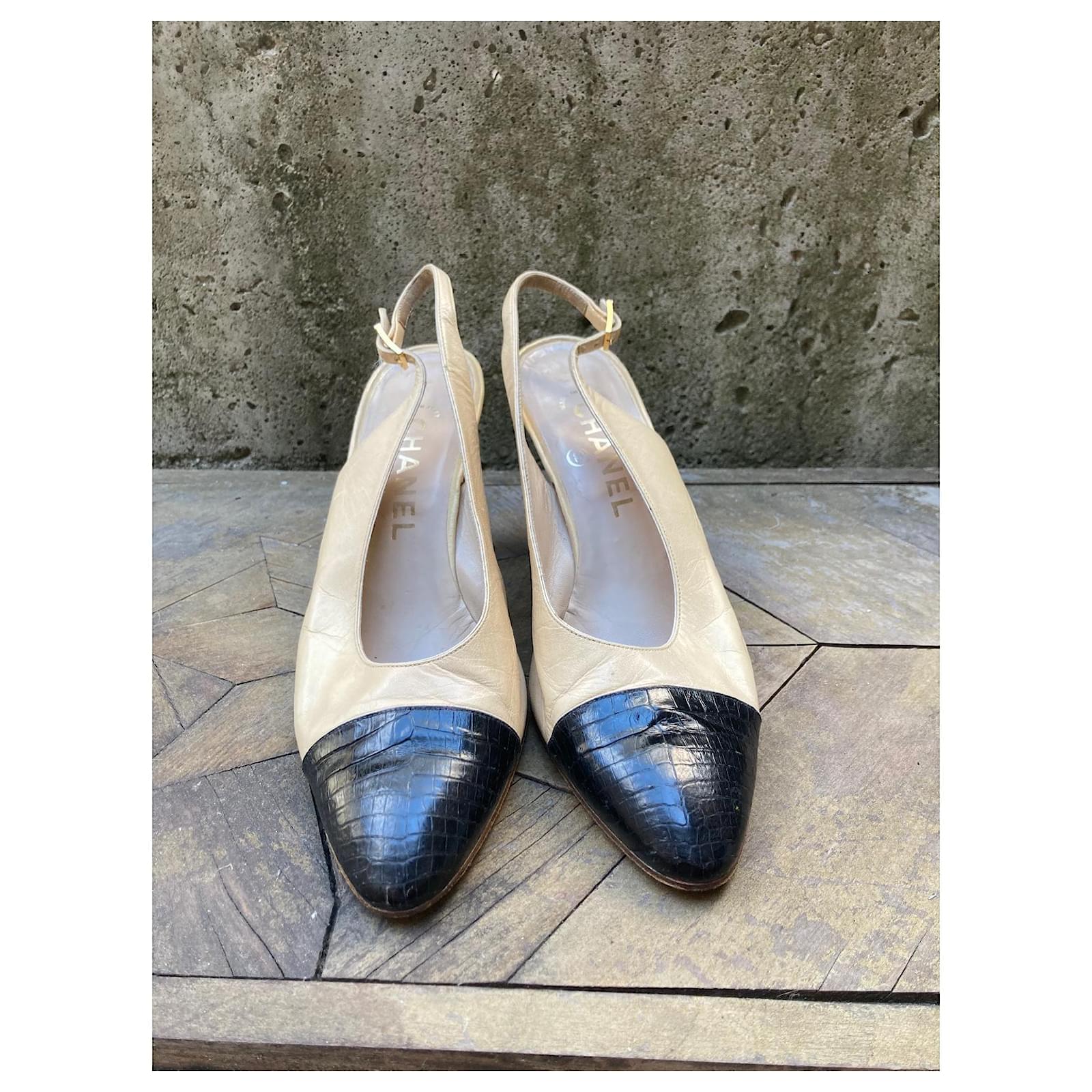 Leather heels Chanel Beige size 38 EU in Leather - 36332858