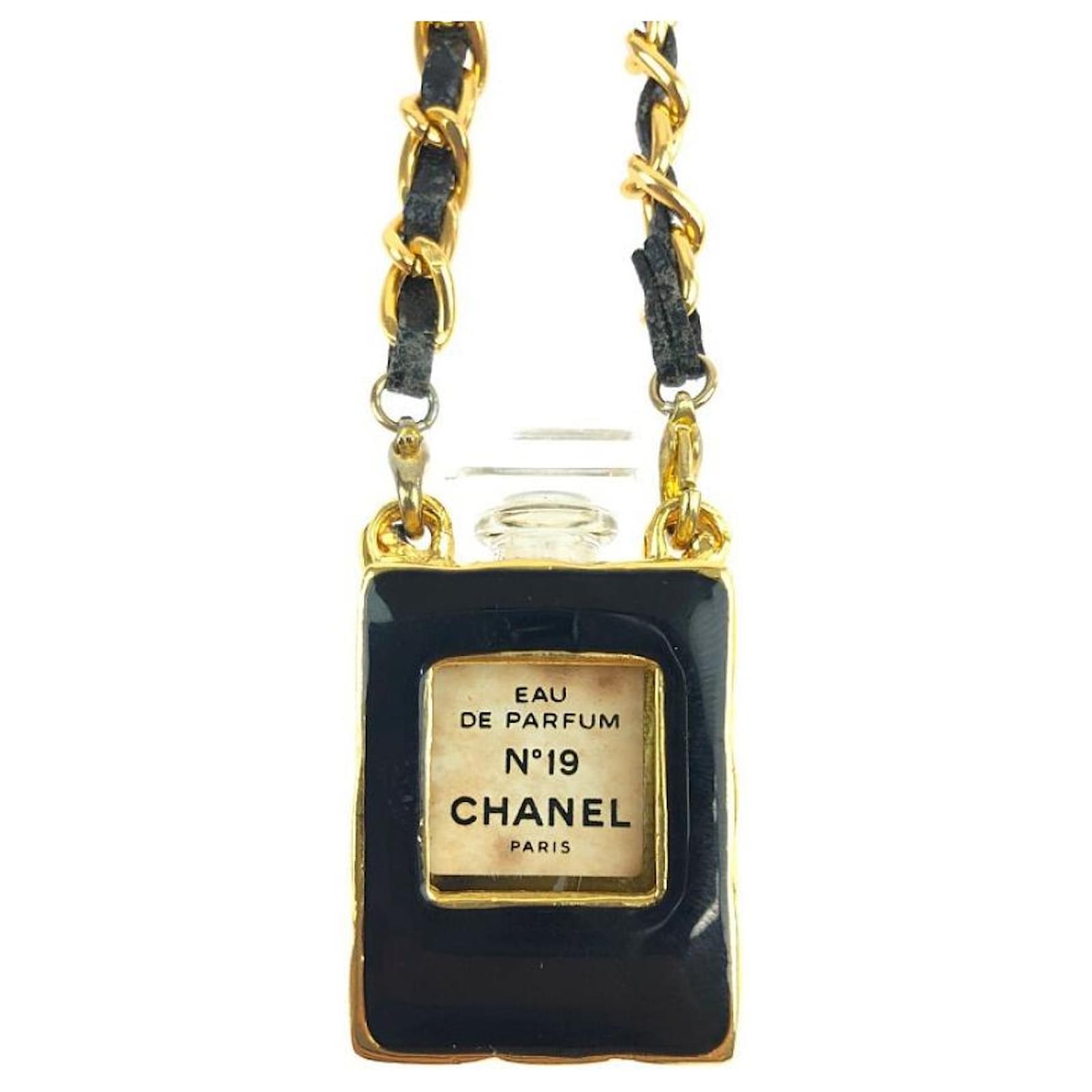 Used] CHANEL PERFUME NECKLACE NO.19 Vintage Chanel Perfume