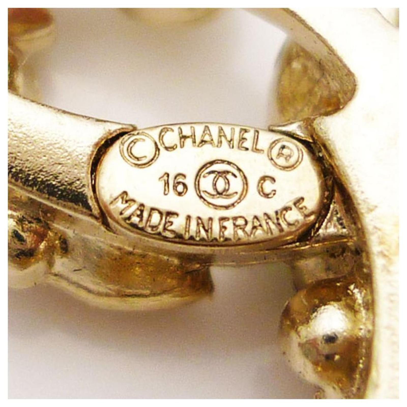 Used] [CHANEL] 16C engraved fake pearl Coco mark Bijou brooch Gold