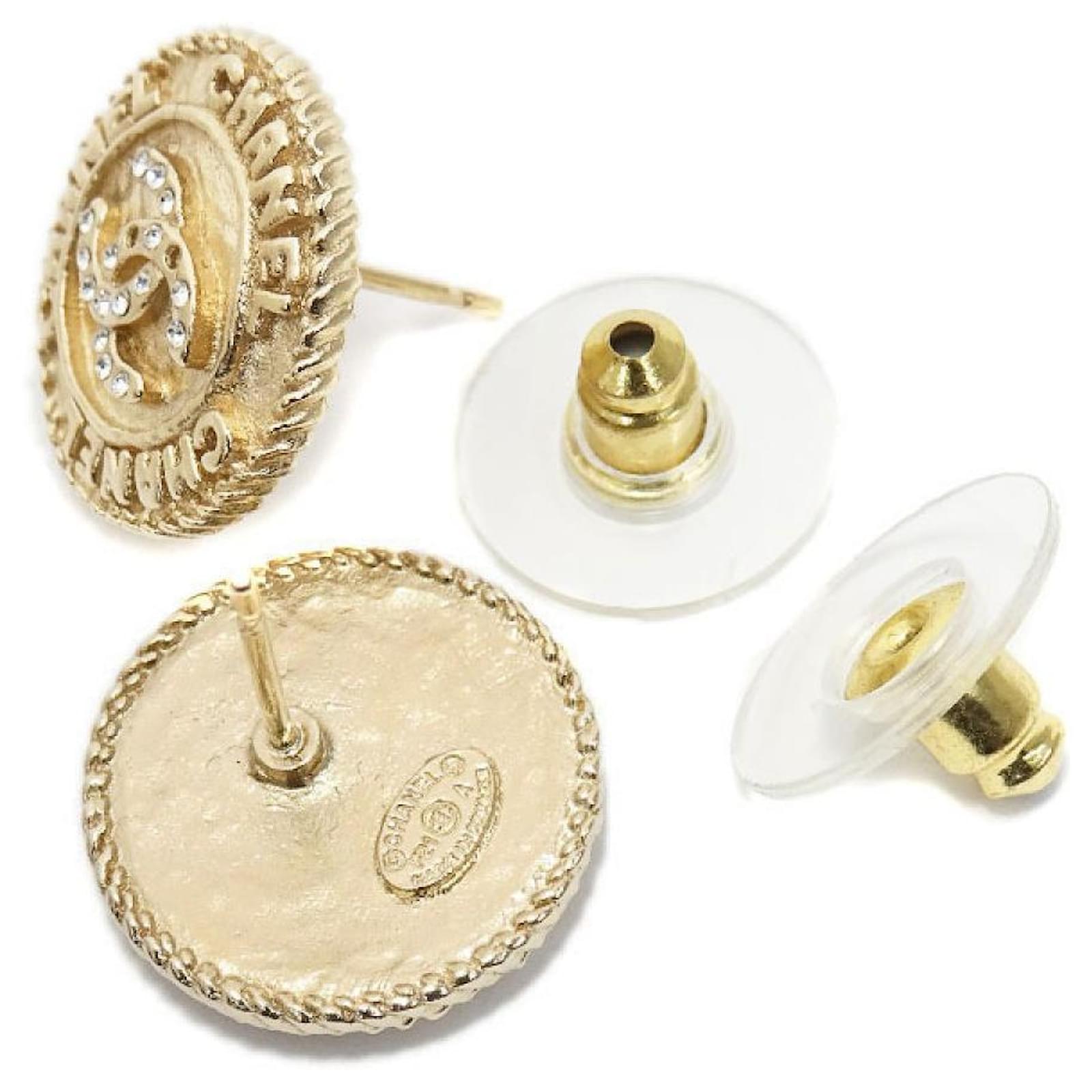 Used] Chanel 2021 Coco Button Earrings Rhinestone Golden Metal ref.544960  - Joli Closet