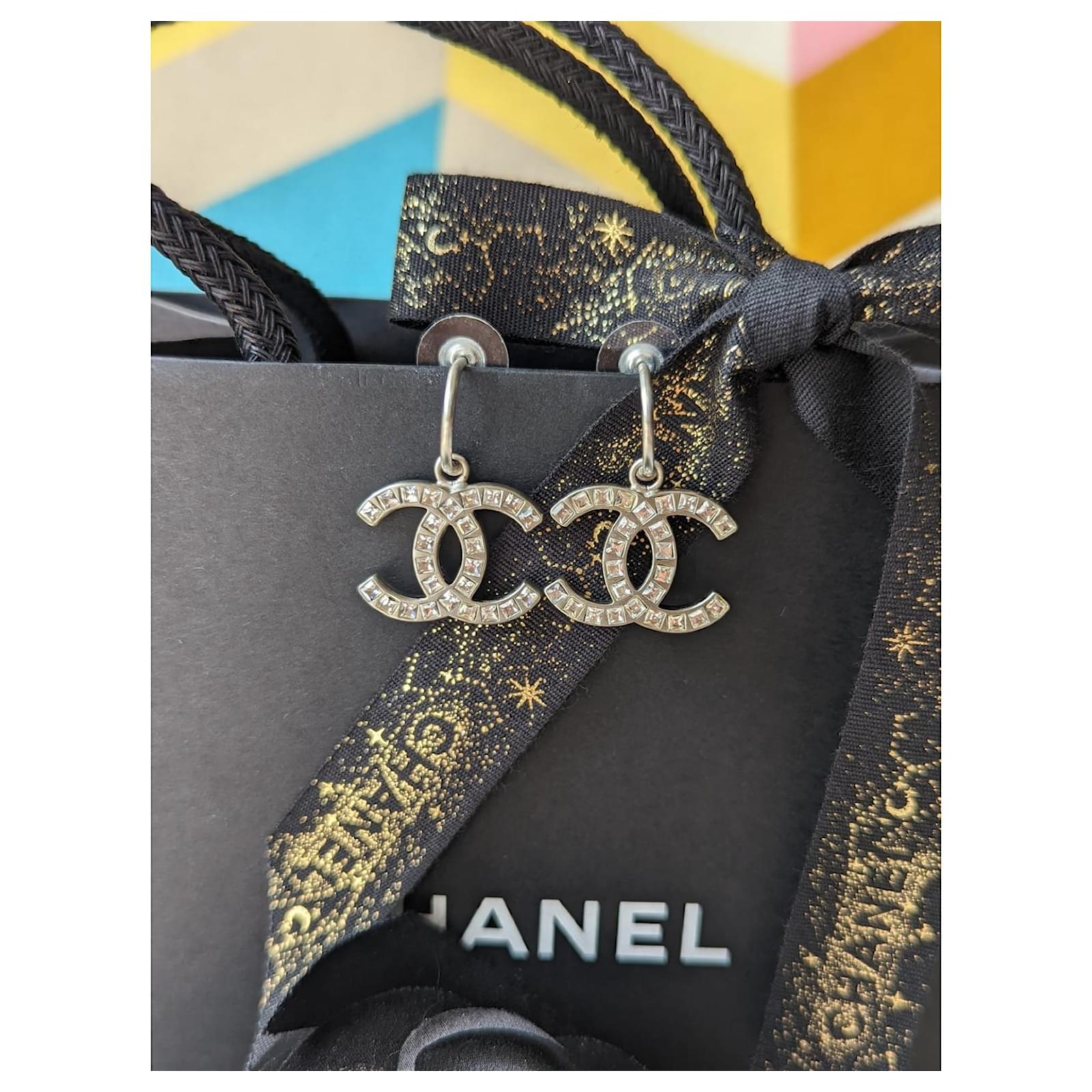 Chanel CC 09P logo square crystal drop classic SHW earrings in box tag  Silvery Metal ref.545952 - Joli Closet