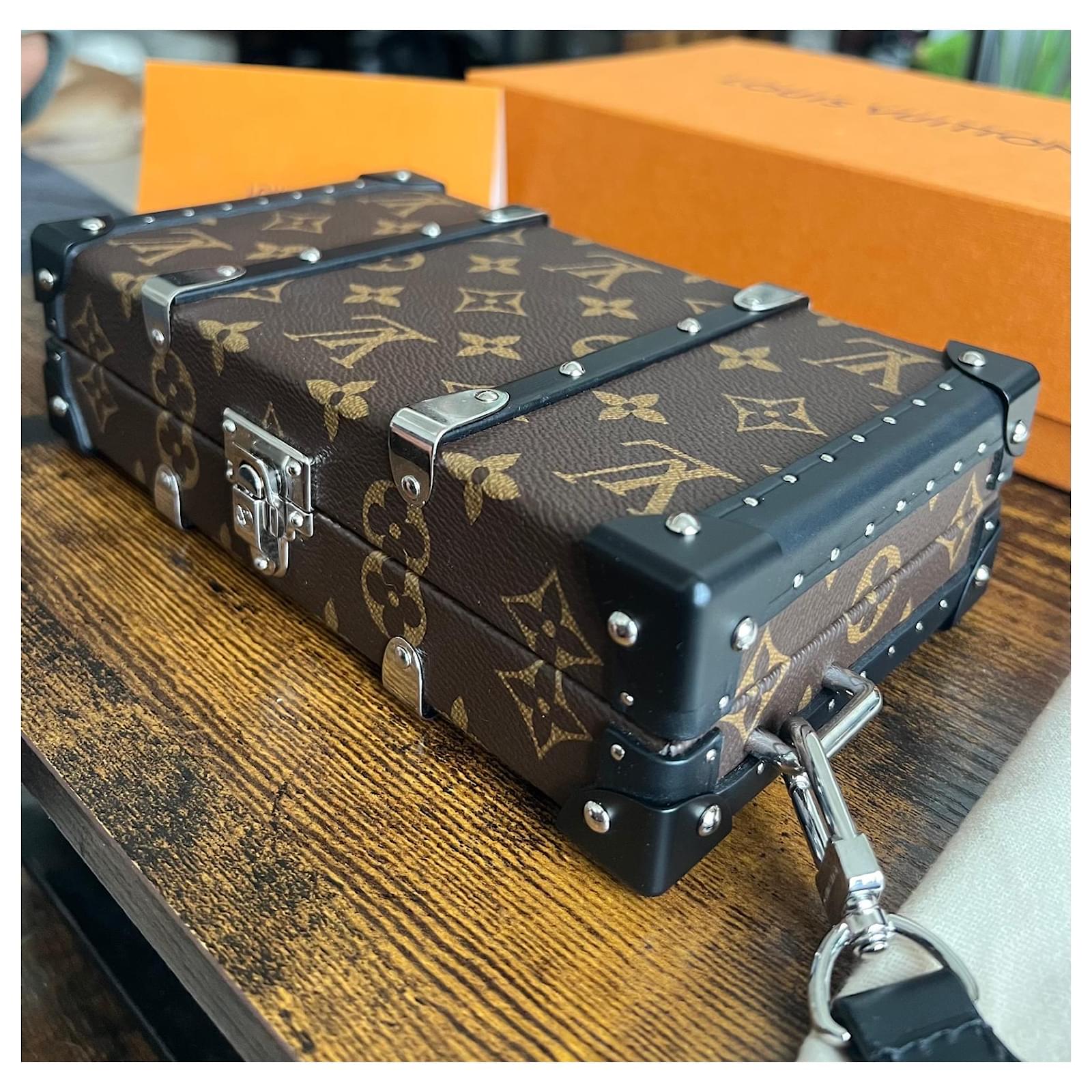 Louis Vuitton x Virgil Abloh Limited Edition Monogram Trunk, Wallet Trunk  Inside For Sale at 1stDibs