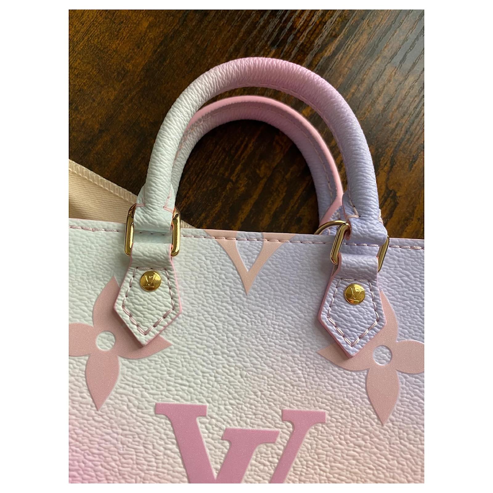 Petite Sac Plat. Does anyone else have issues with this part of the handles  wrinkling bad? : r/Louisvuitton