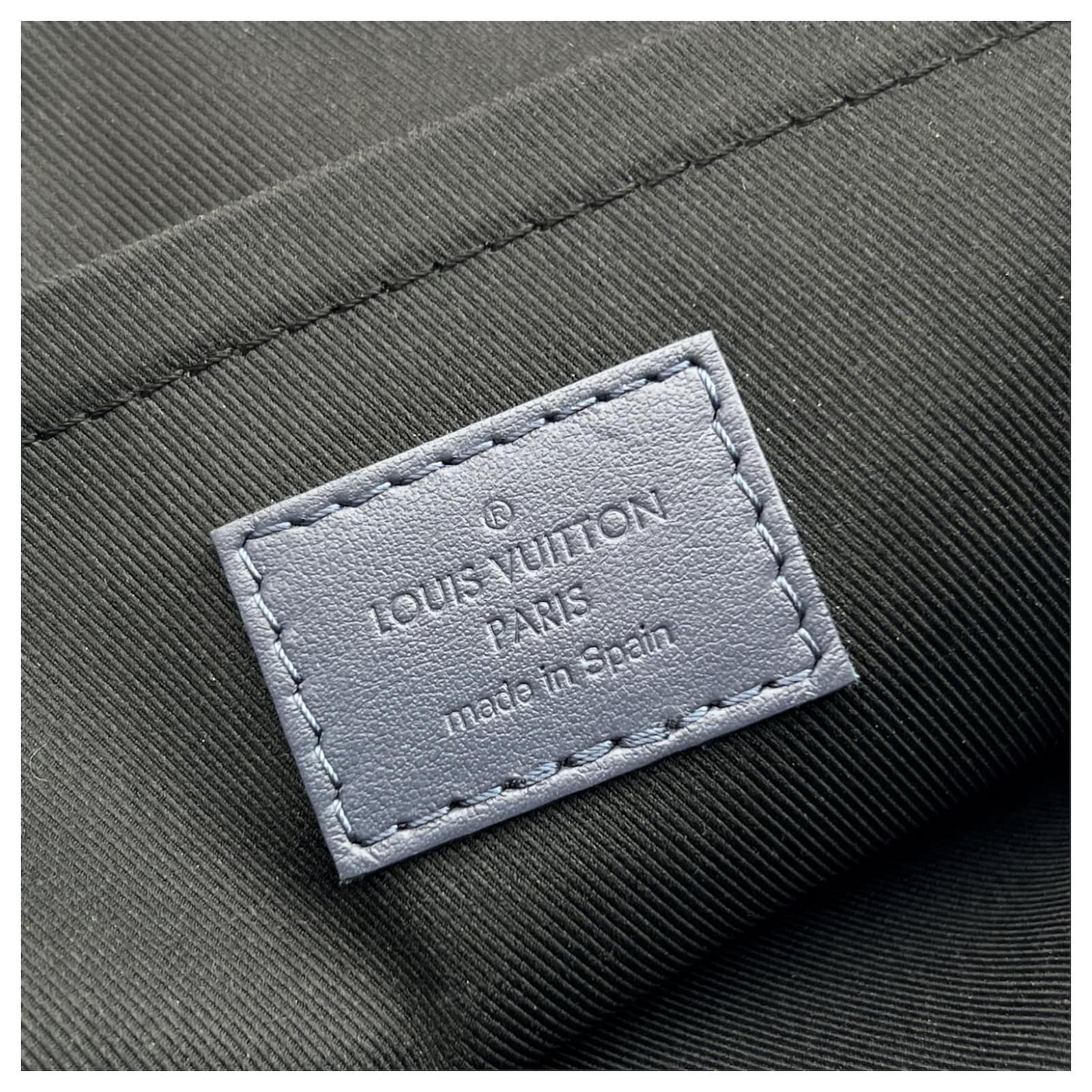 Louis Vuitton Discovery pochette new Grey Leather ref.186308 - Joli Closet