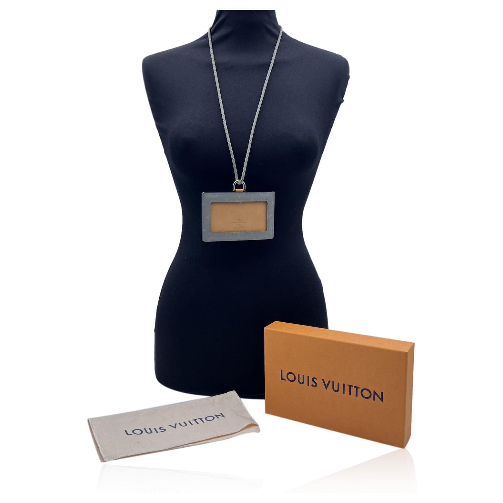 Louis Vuitton Grey Titanium Canvas and Leather Cosmos ID Holder Cloth  ref.553121 - Joli Closet