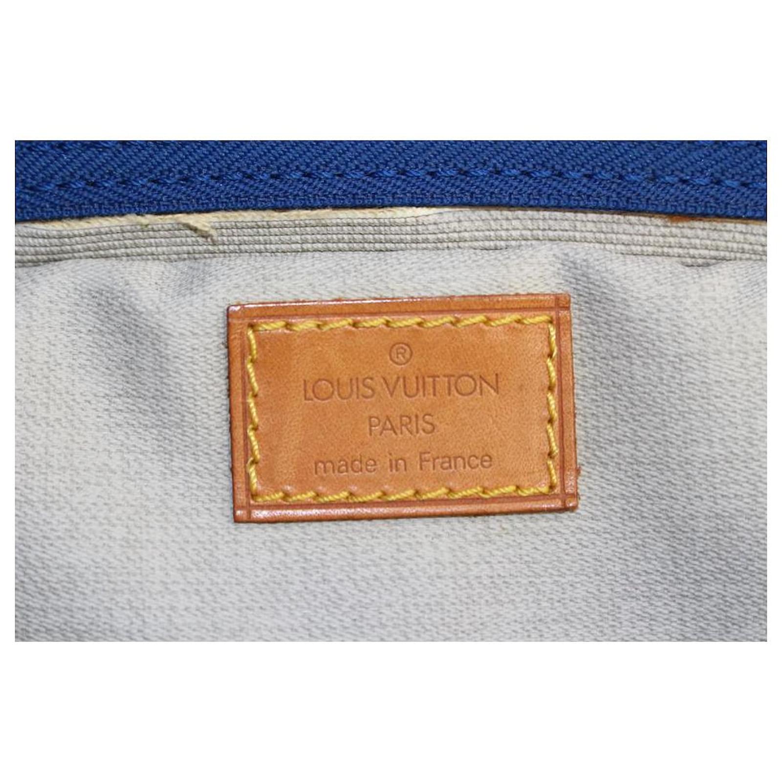 Louis Vuitton Ultra rare 1991 LV Cup Blue Sac Cowes Messenger Crossbody  Leather ref.554105 - Joli Closet