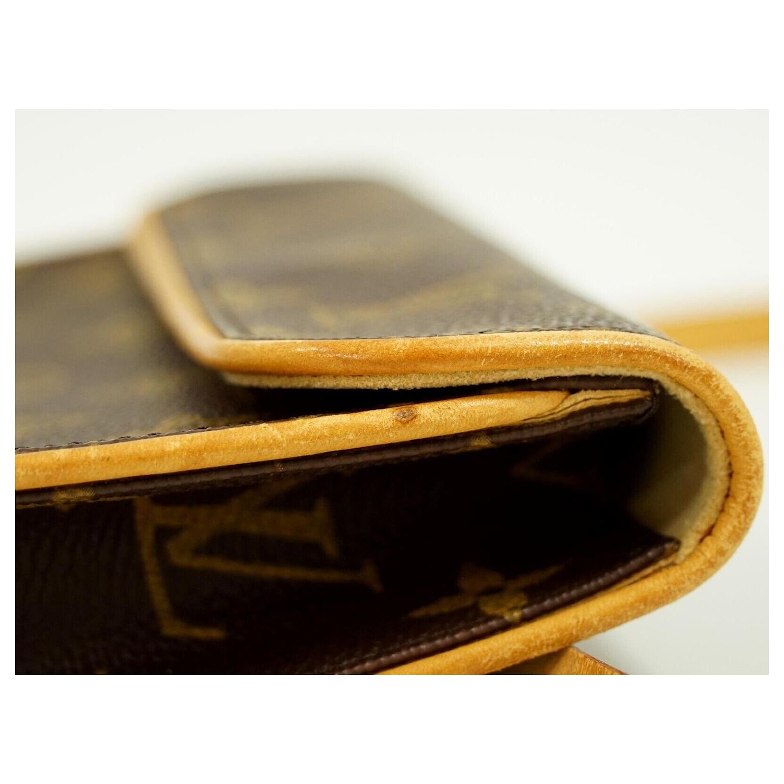 Louis Vuitton Brown Monogram Pochette Florentine Cloth ref.975673 - Joli  Closet