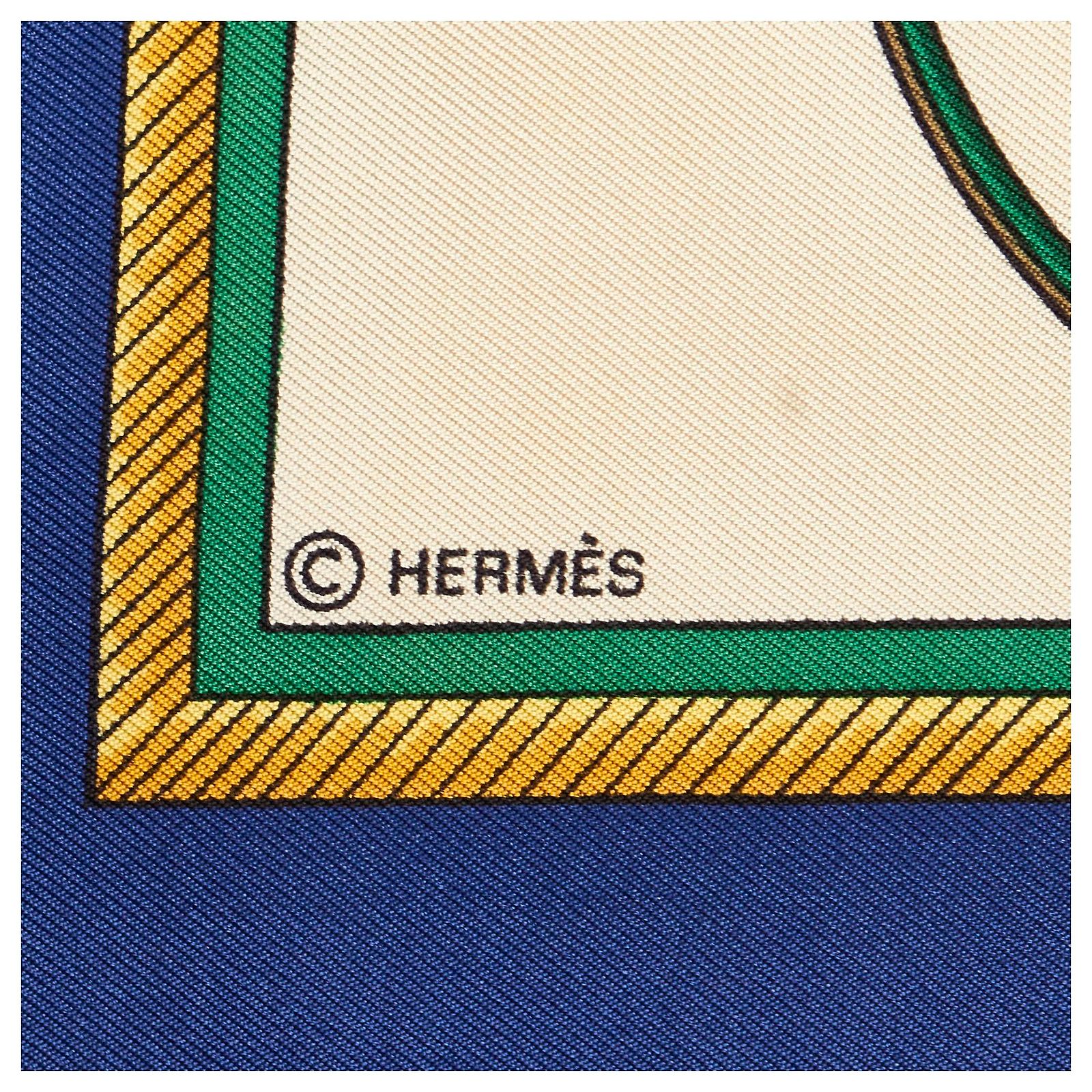 Foulard HERMÈS En Soie 'Les Voitures à Transformation' - Vintage Occasion