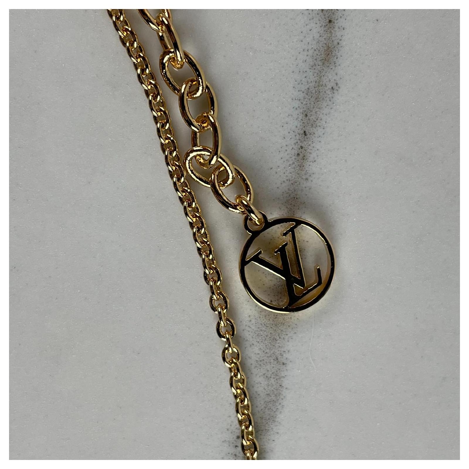 Louis Vuitton Essential V Necklace Golden Metal