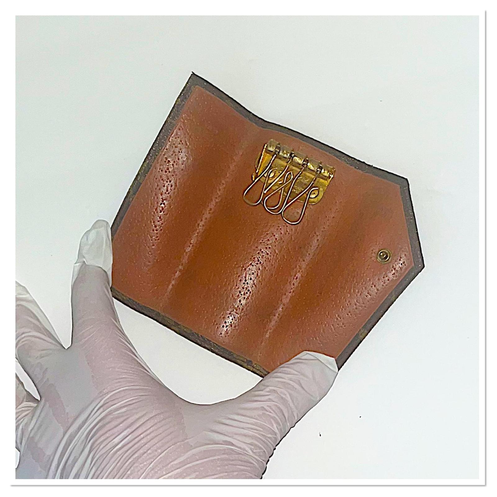 Louis Vuitton Vintage monogram 4 Key Holder Brown Cloth ref.558812 - Joli  Closet