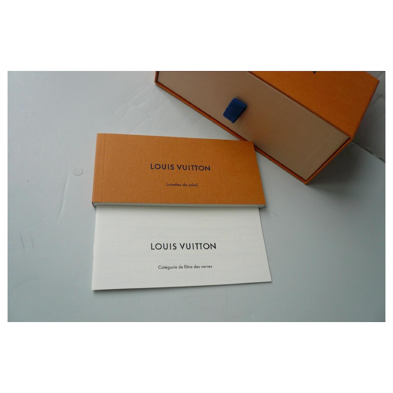 Louis Vuitton LV Blade Square Sunglasses Marron Clair Acetate. Size W