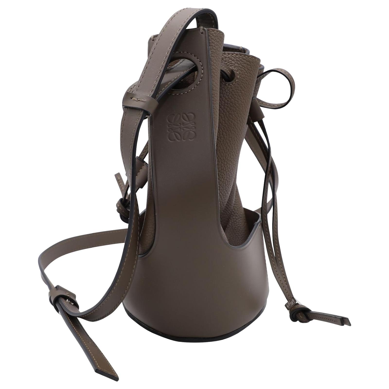 Loewe Balloon Drawstring Bag in Brown Leather ref.560358 - Joli Closet