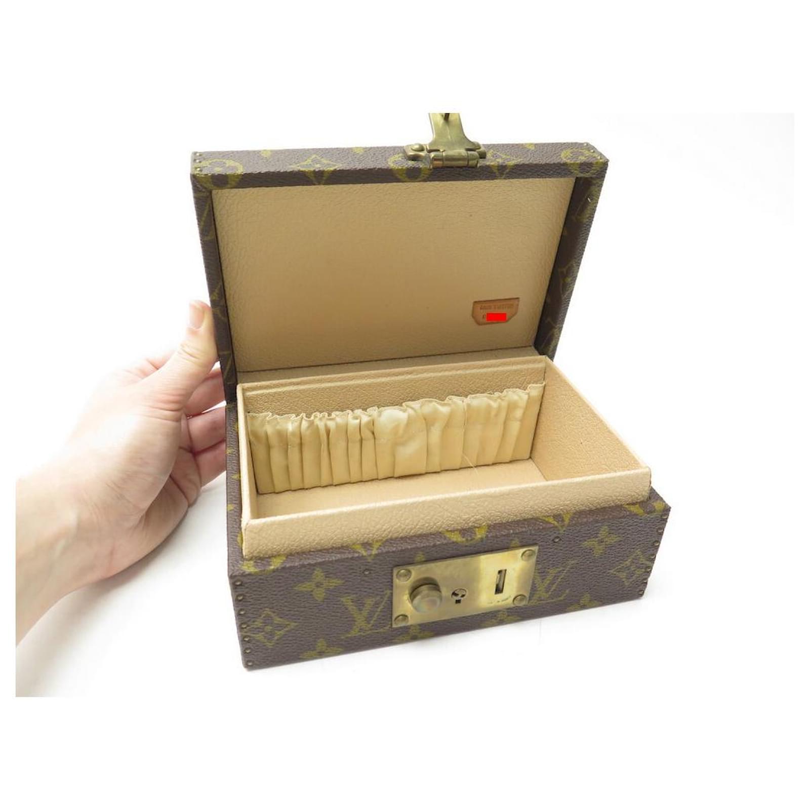 Louis Vuitton Monogram Canvas Folding Jewelry Roll Case Brown Cloth  ref.504438 - Joli Closet