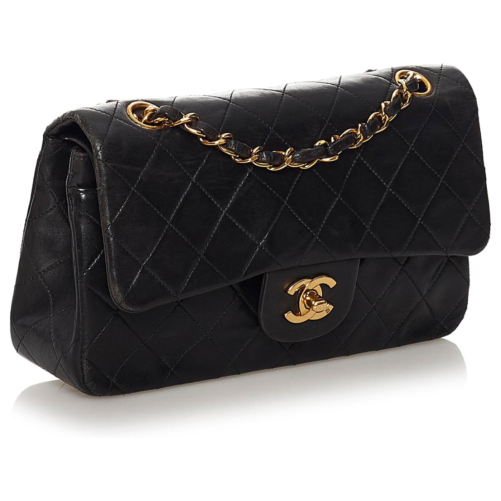 Borsa Con Patta Foderata In Pelle Di Agnello Classica Nera Piccola borsa-con-patta-foderata-in-pelle-di-agnello-classica-nera-piccola