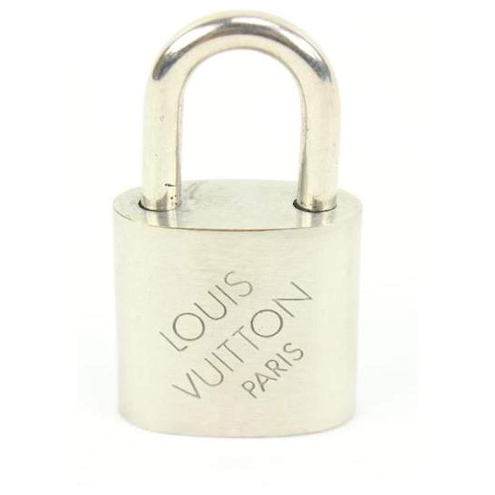 Louis Vuitton padlock 10set Padlock Gold Tone LV Auth 31375 Metal