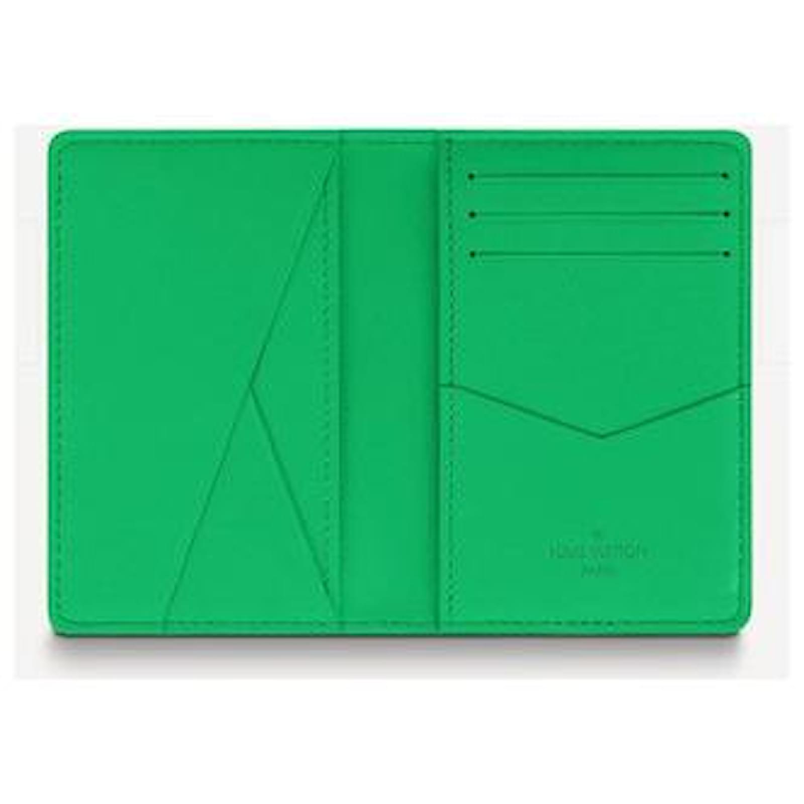 Organizer louis vuitton wallet Green Leather ref.1004371 - Joli Closet