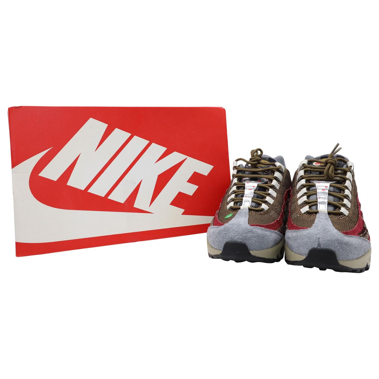 nombre de la marca Frugal Generalizar Nike Air Max 95 Freddy Krueger en terciopelo marrón, rojo universitario, y  el equipo de gamuza roja Suecia ref.567845 - Joli Closet