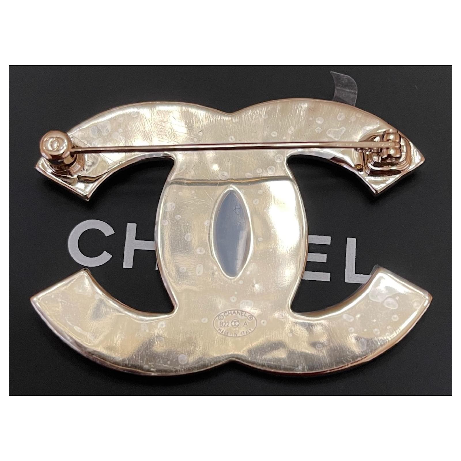Pins & Brooches Chanel Large White Enamel CC Logo Gold Tone Metal Brooch Pin