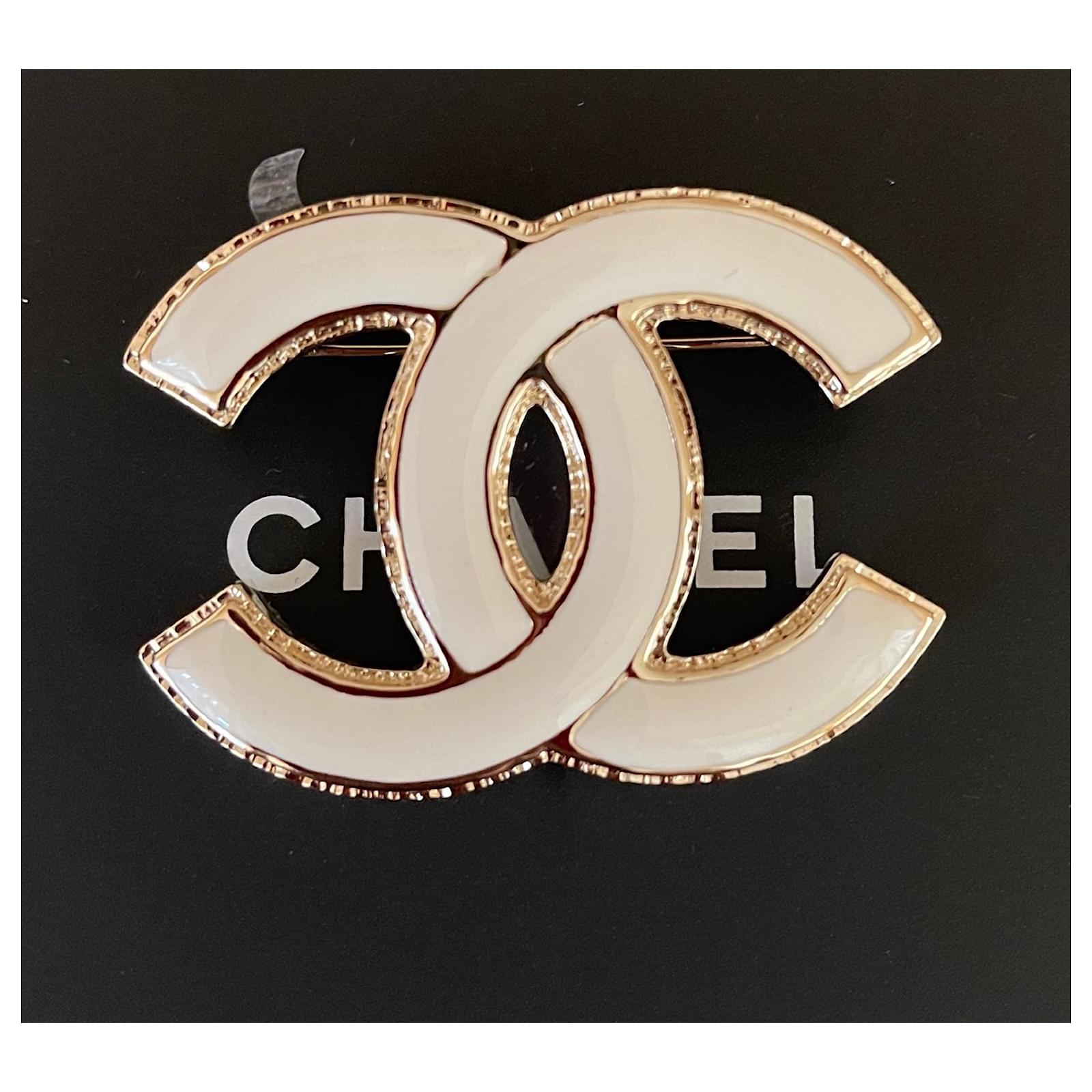Chanel Large White Enamel CC Logo Gold Tone Metal Brooch Pin ref.568268