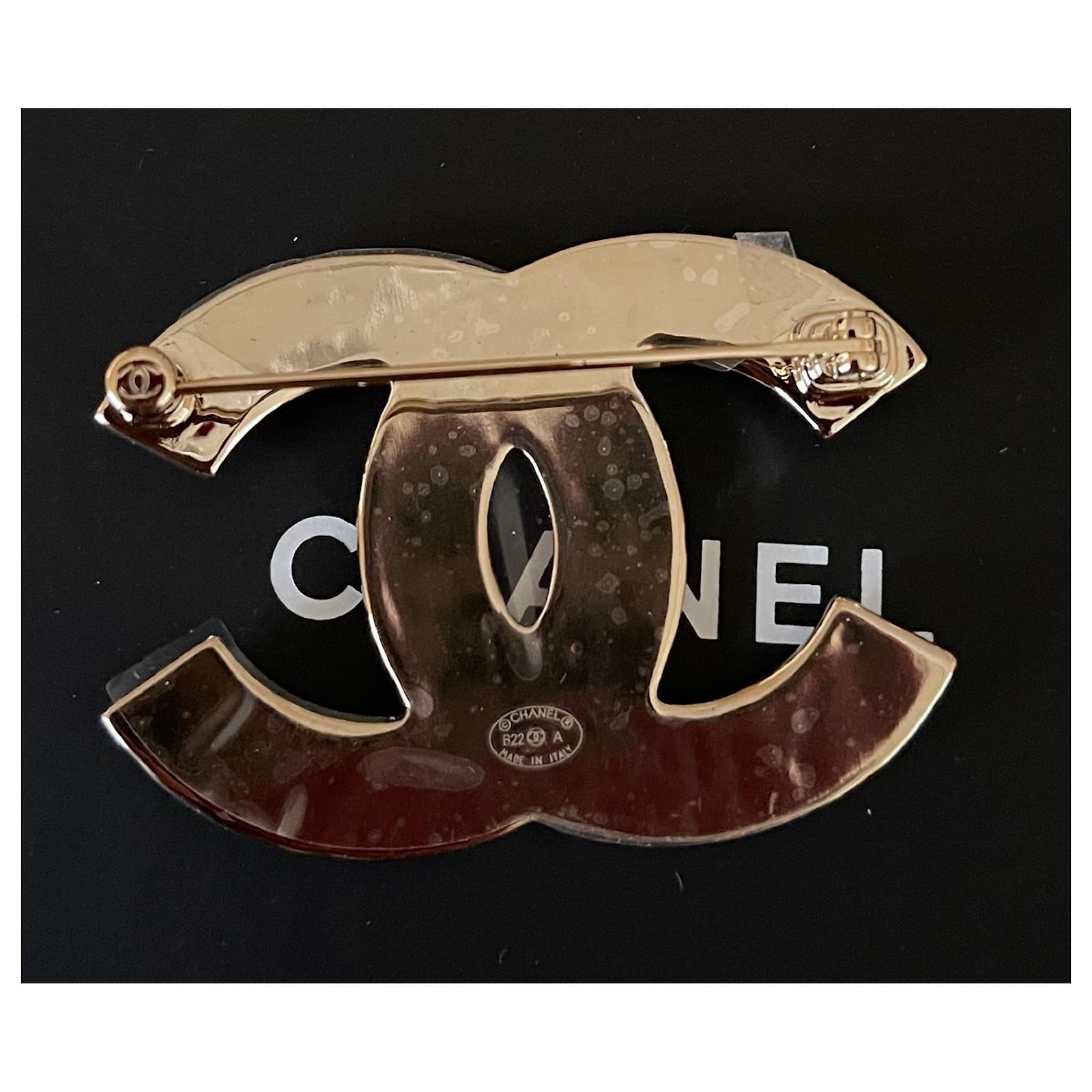 Chanel CC logo gold metal black enamel brooch