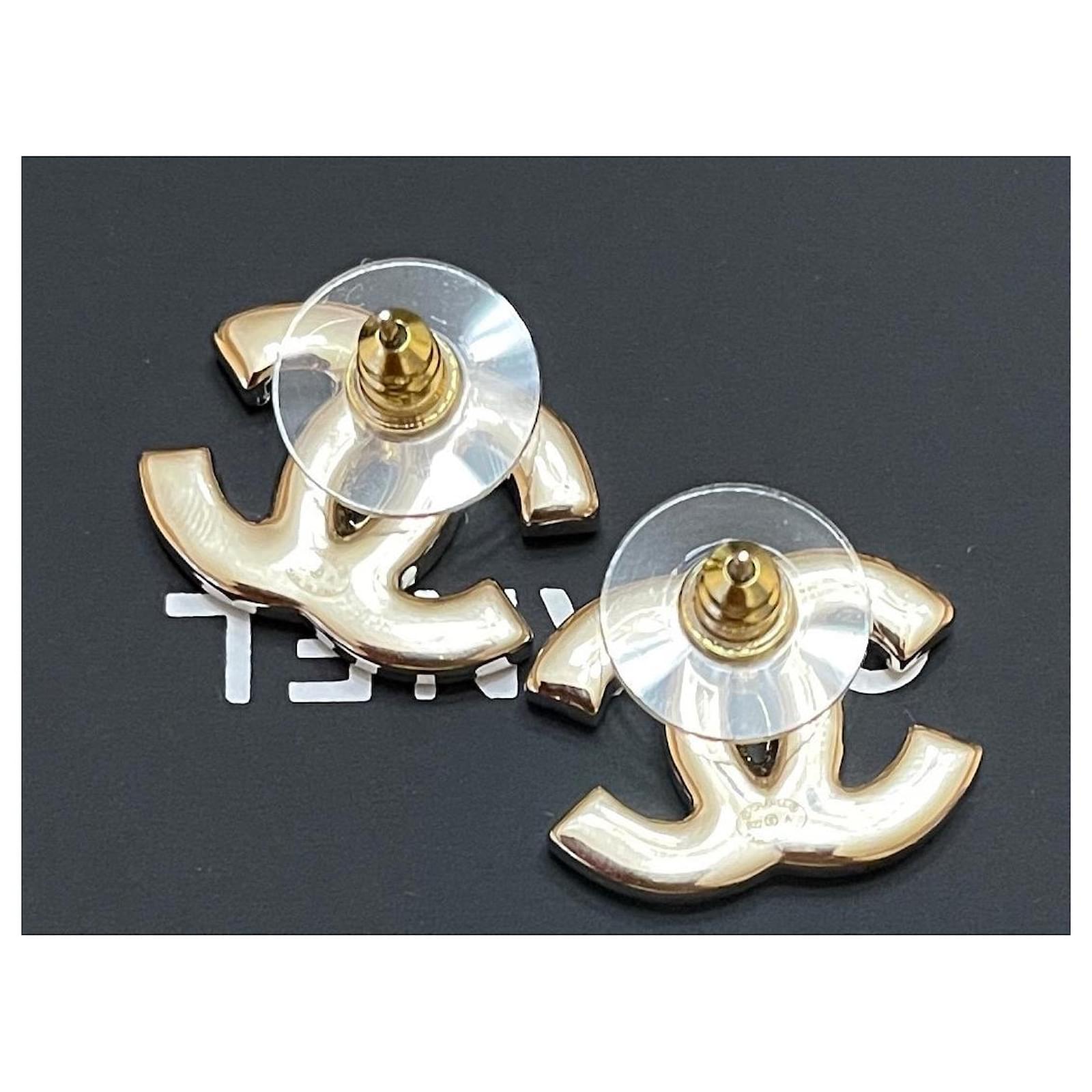 Chanel Black Enamel CC Logo Gold Tone Metal Earrings ref.568281 - Joli  Closet