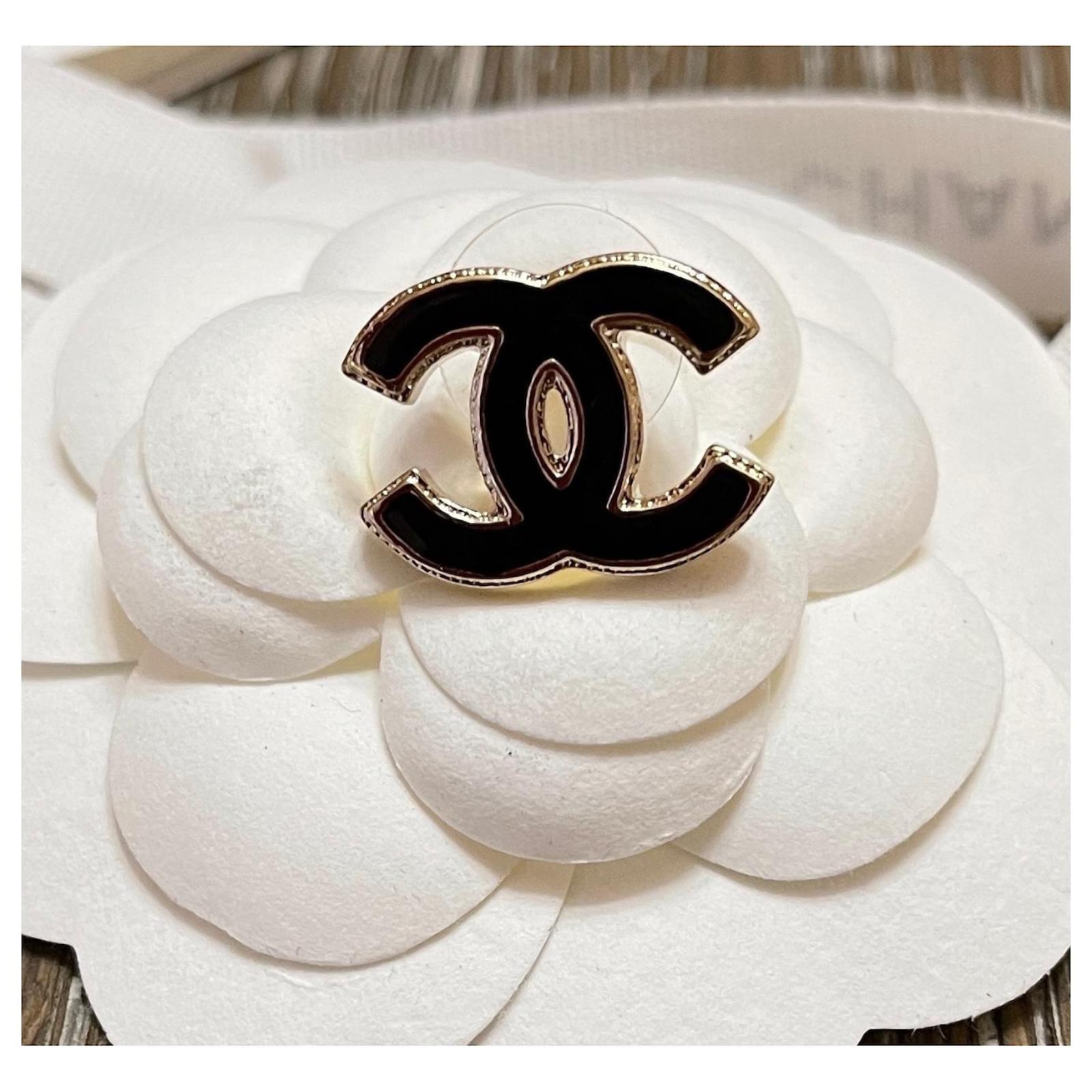 Chanel Black and White Enamel CC Logo Earrings – Madison Avenue Couture