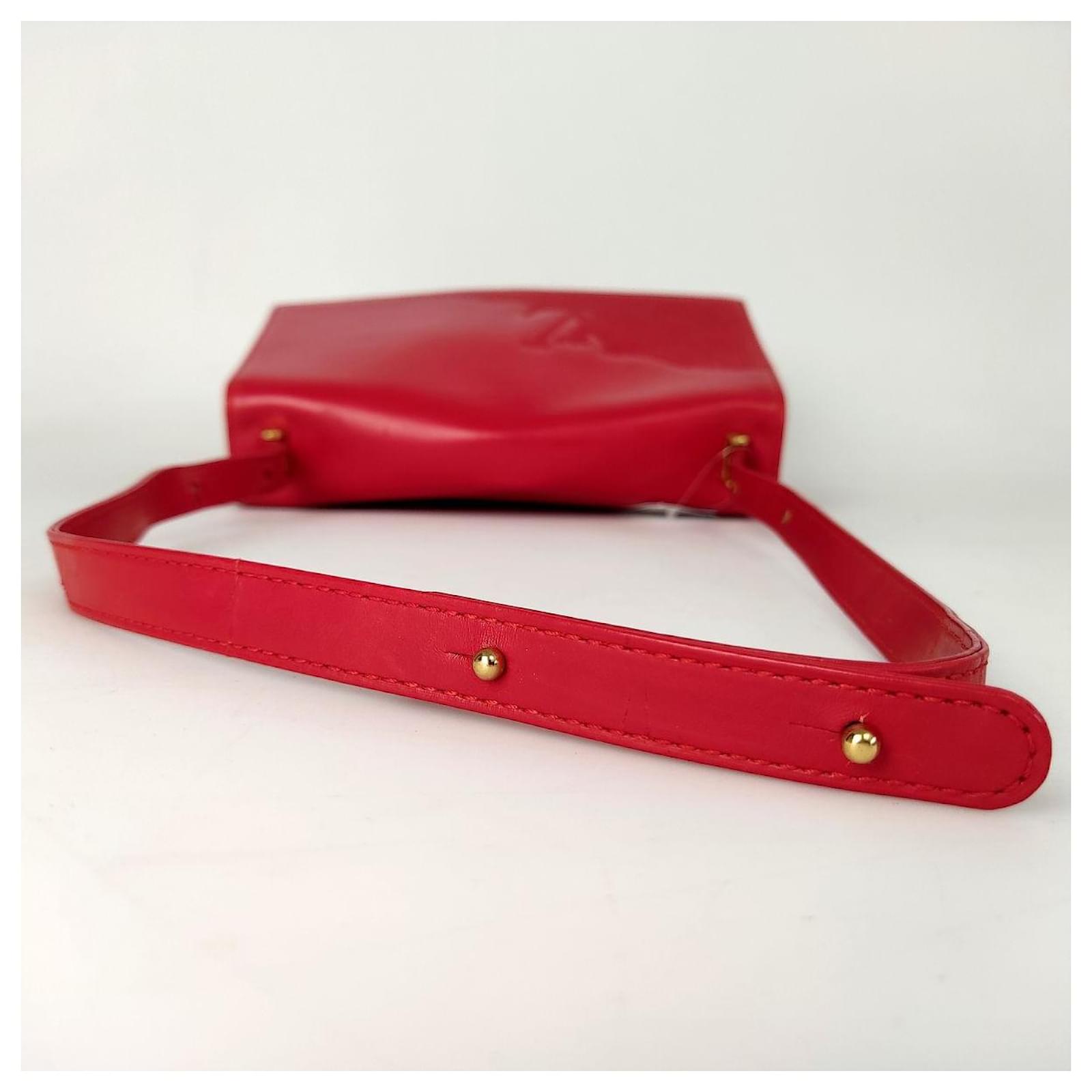 Louis Vuitton Opera shoulder bag in red leather ref.569474 - Joli Closet