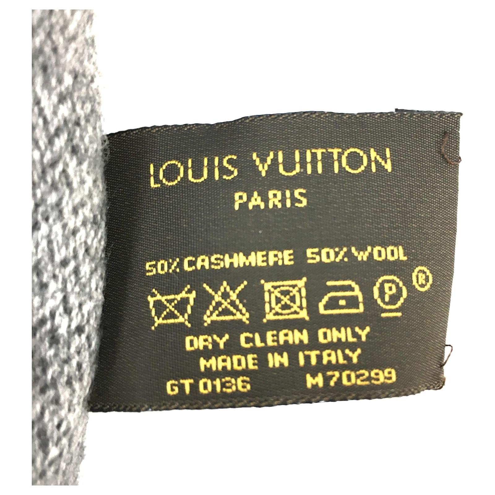 Louis Vuitton Grey Monogram Cozy 50% wool 50% Cashmere Scarf/Wrap