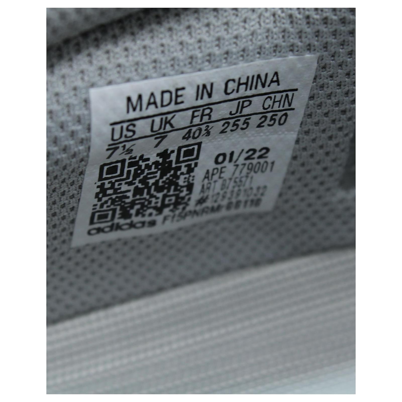 Autre Marque ADIDAS YEEZY BOOST 700 Wave Runner in Grey Leather